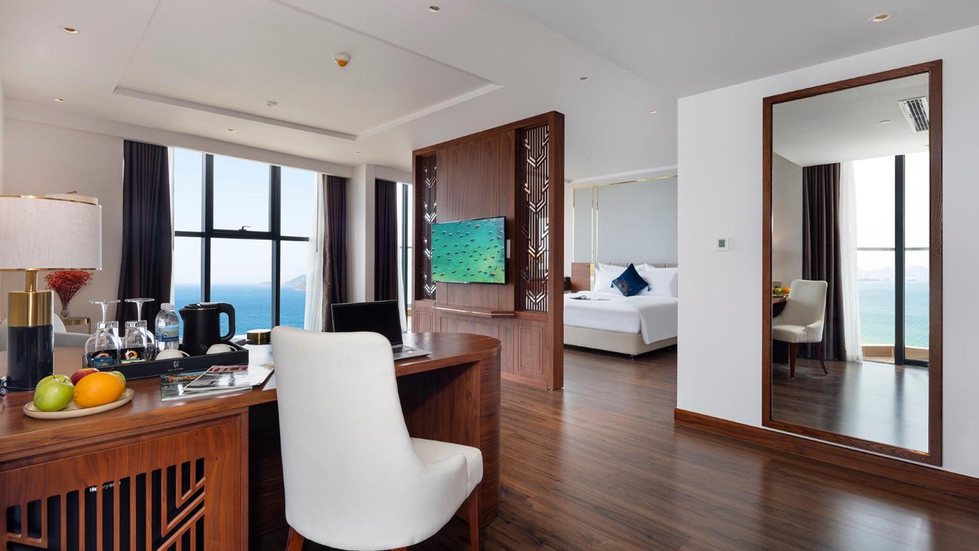 Executive Suite - Photo 5