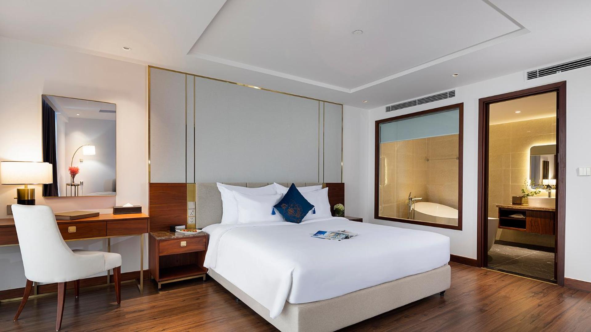 Executive Suite - Photo 6