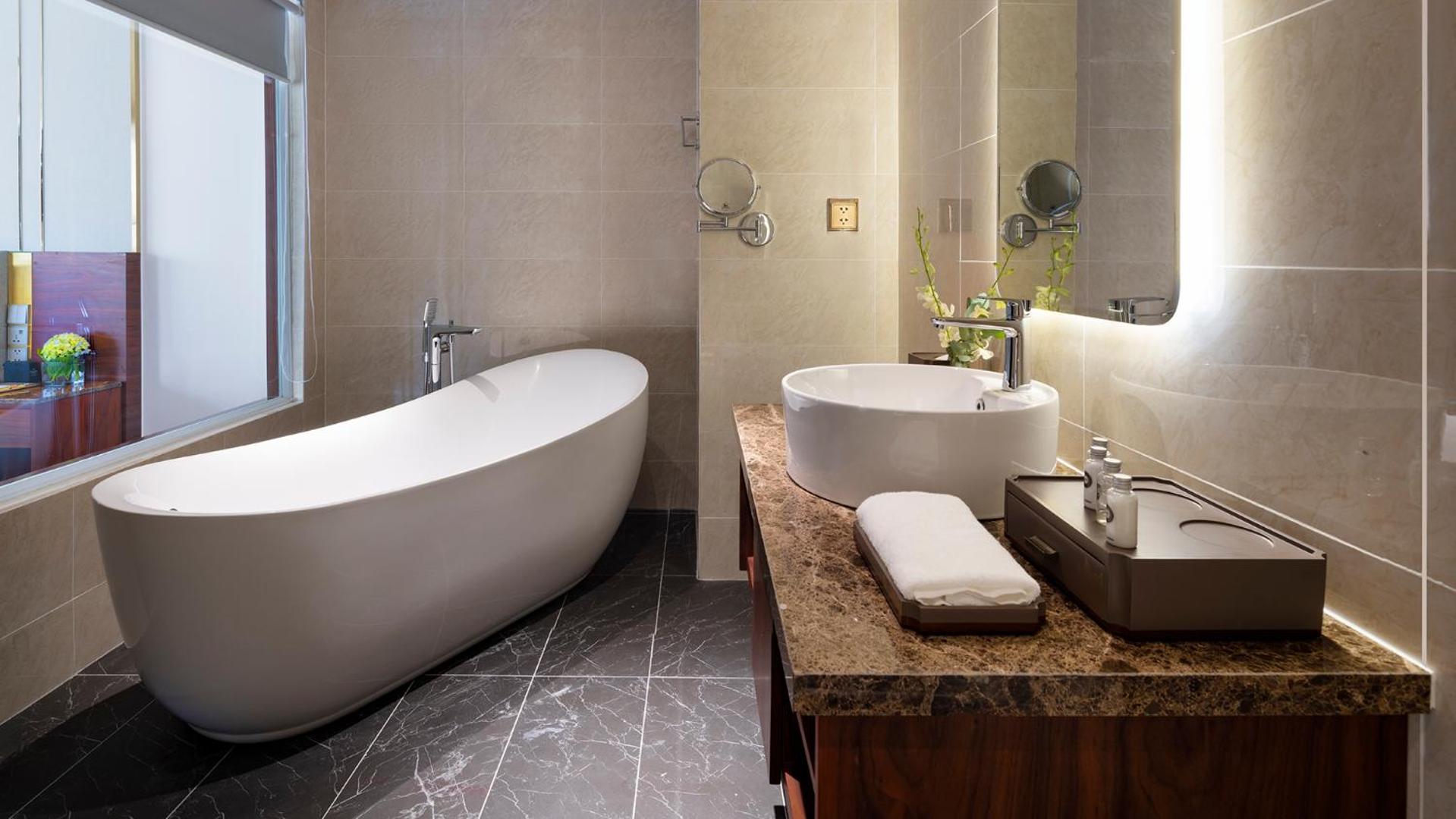 Executive Suite - Photo 9
