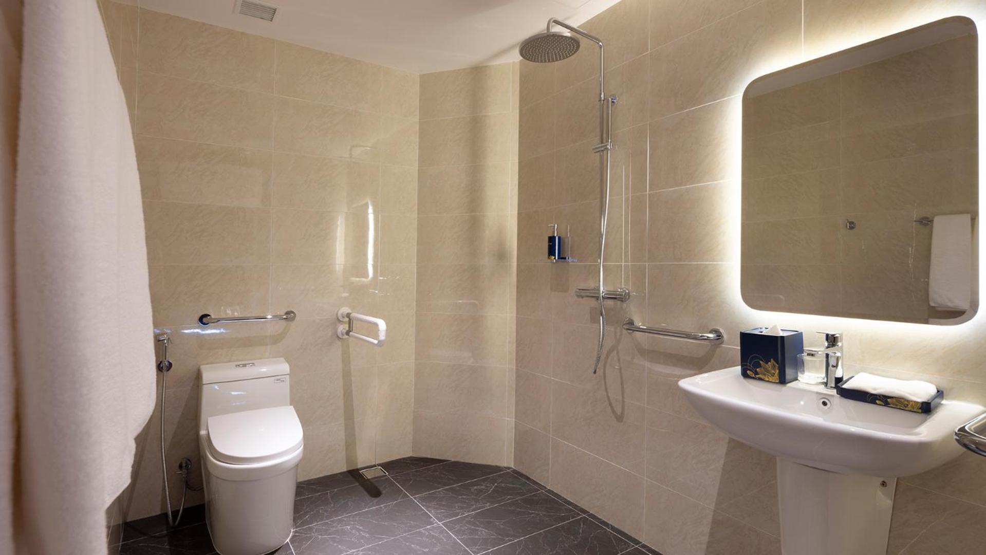 Accessible Room - Photo 5