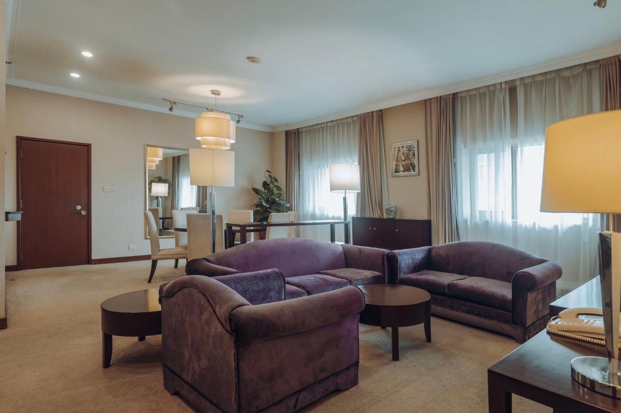 One-Bedroom Suite - Photo 4