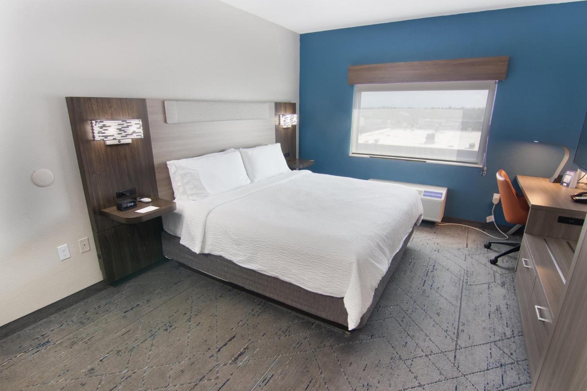 King Suite - Photo 3