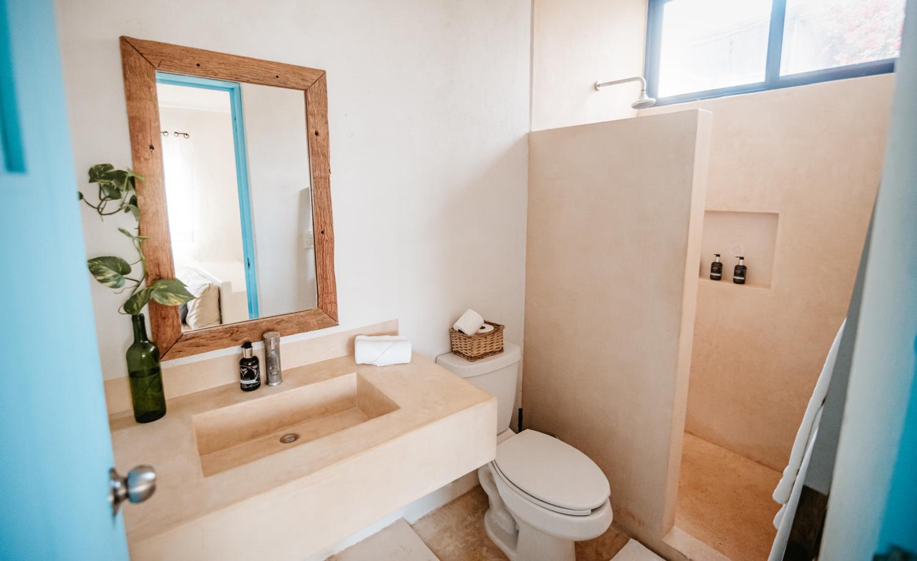 Suite - Photo 10