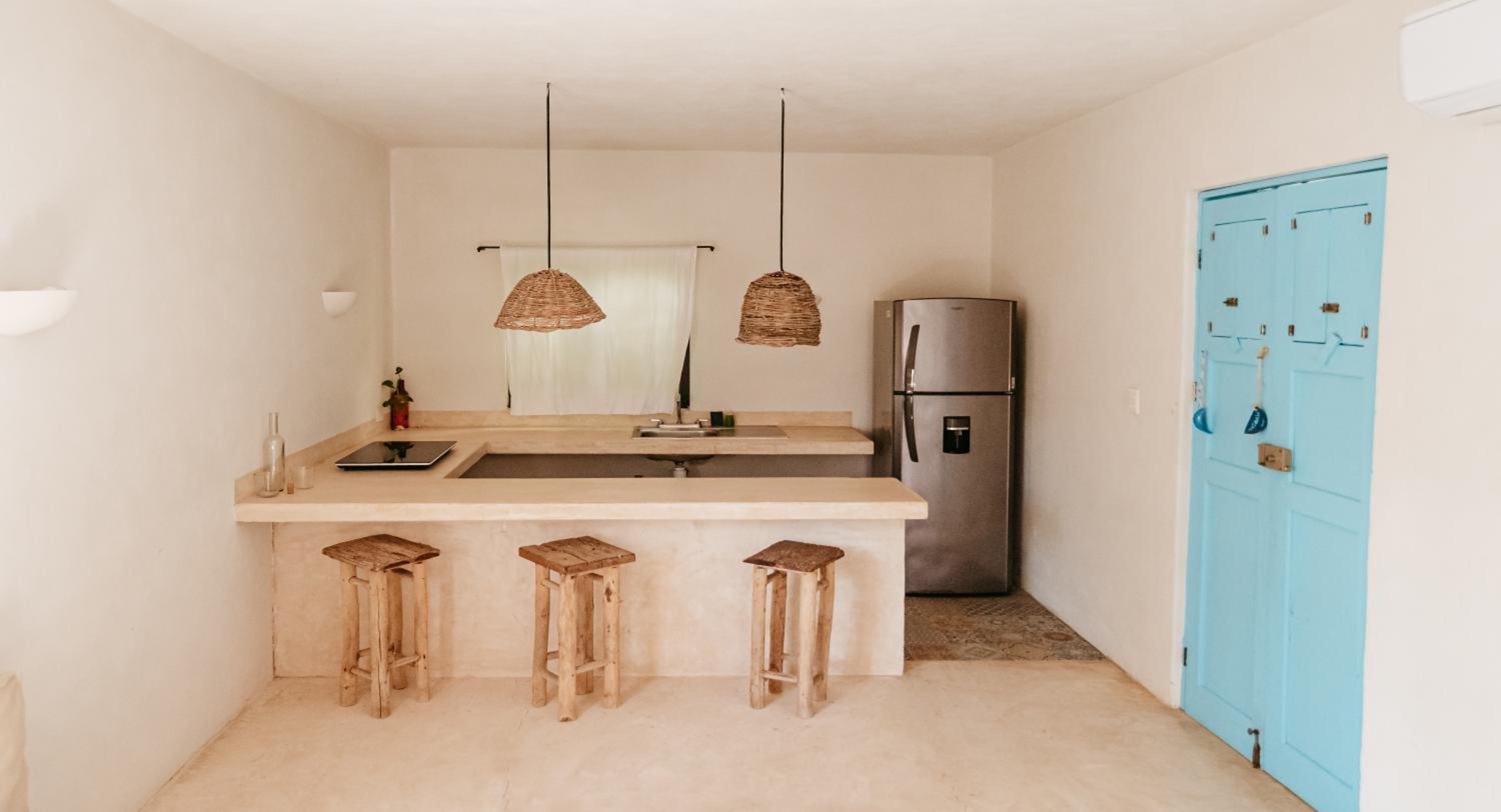 Suite - Photo 11