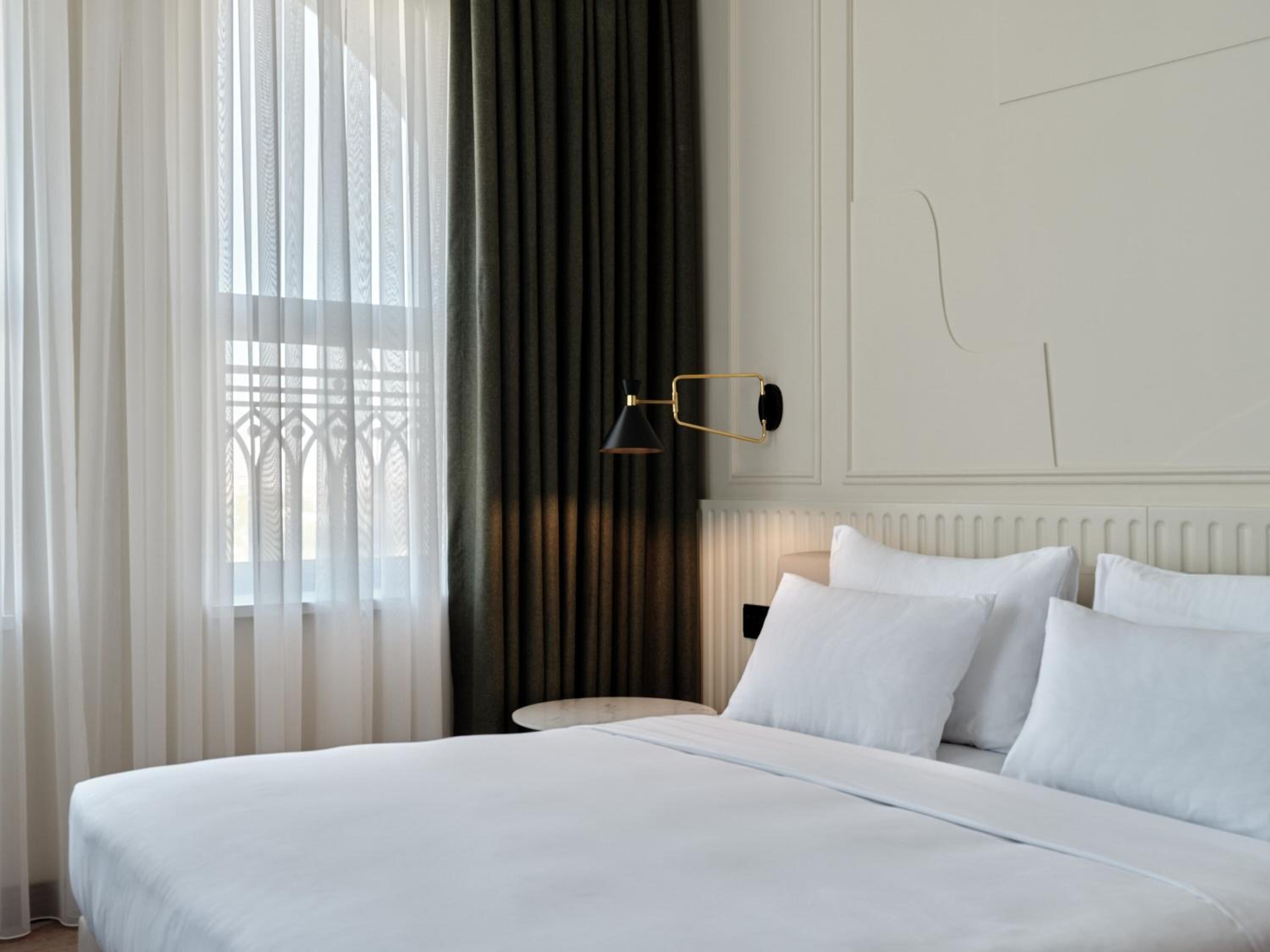 Standard King Room - Photo 5