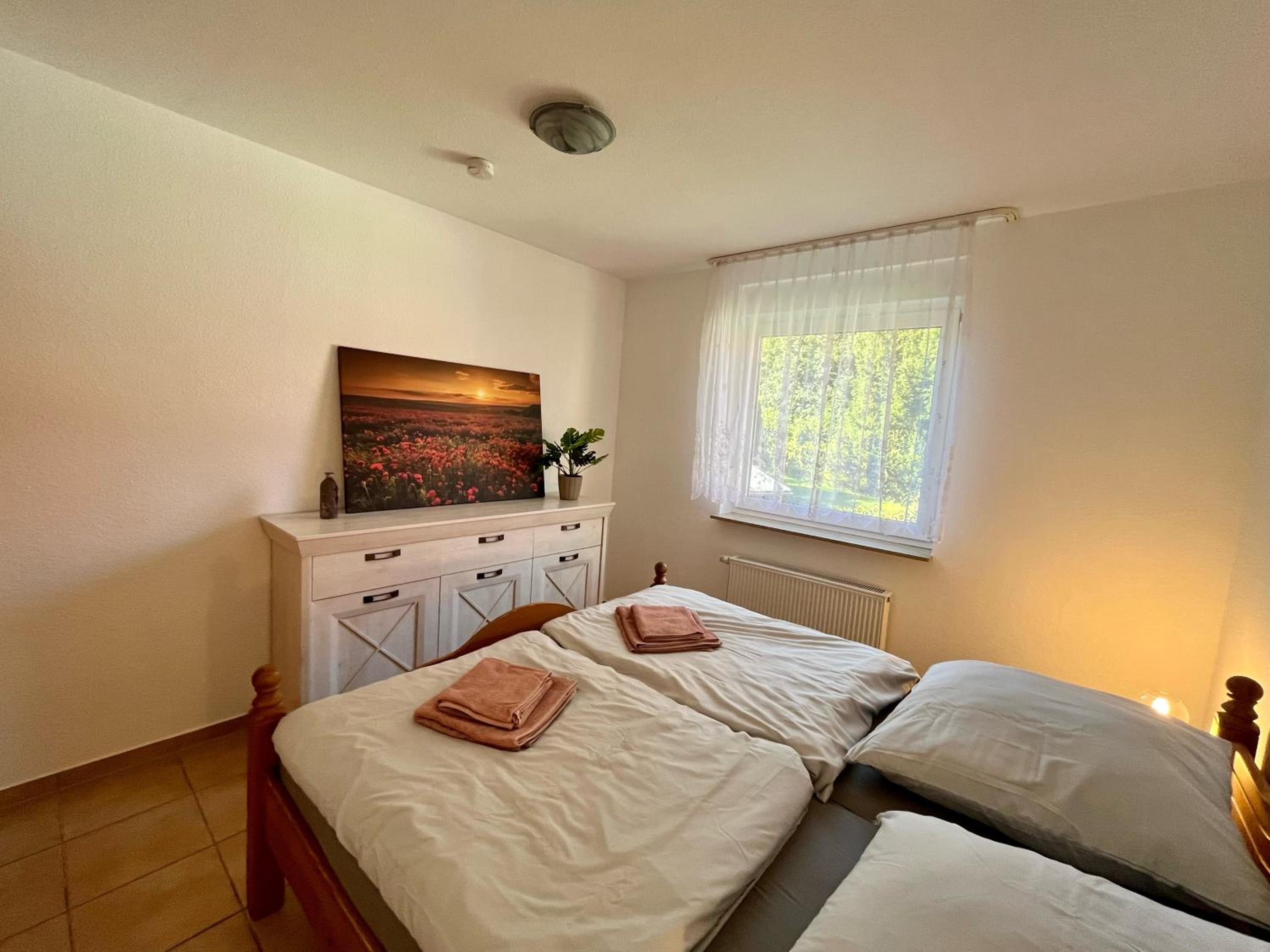 Eight-Bedroom House photo 3