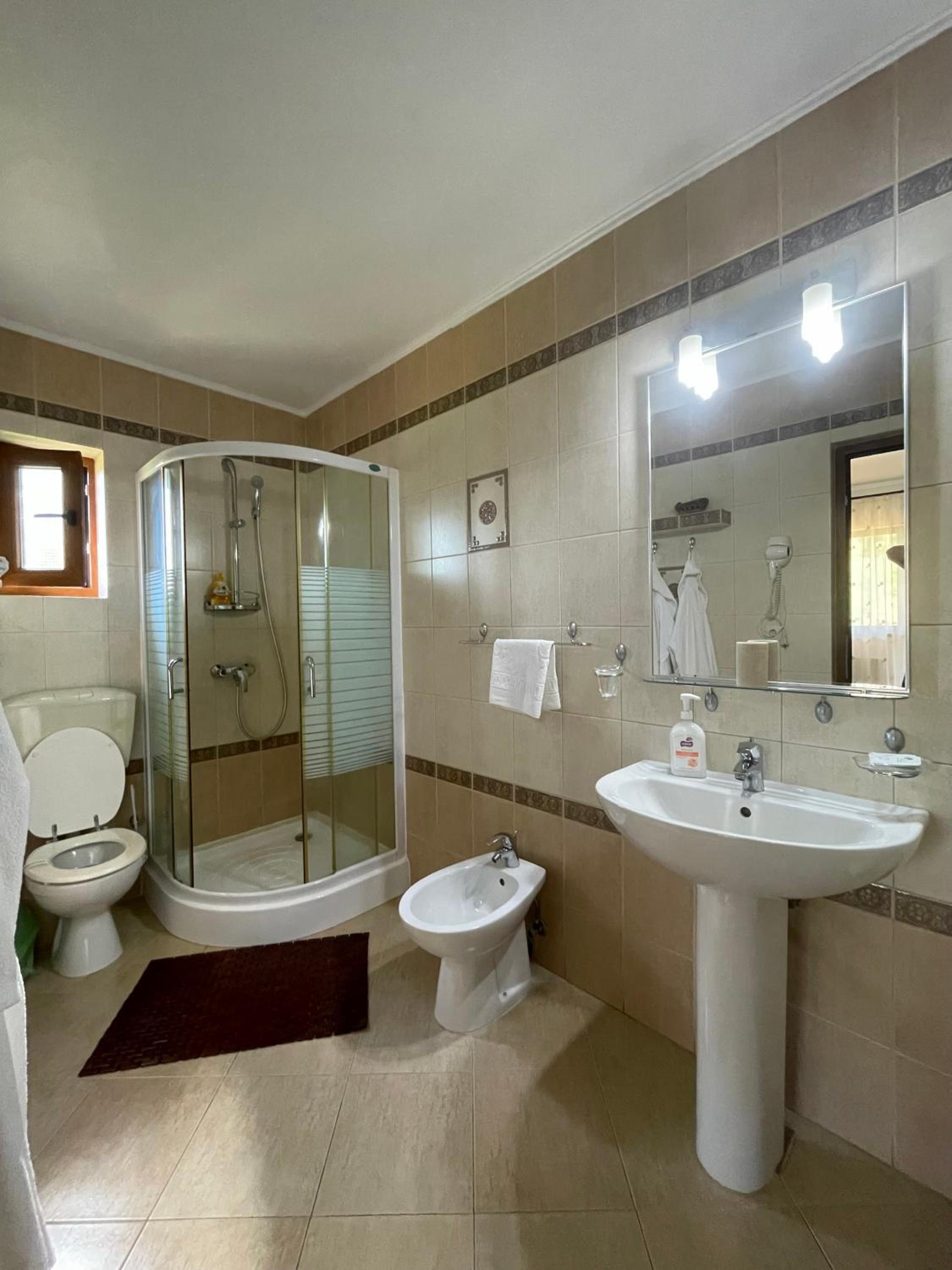 Double Room - Photo 4