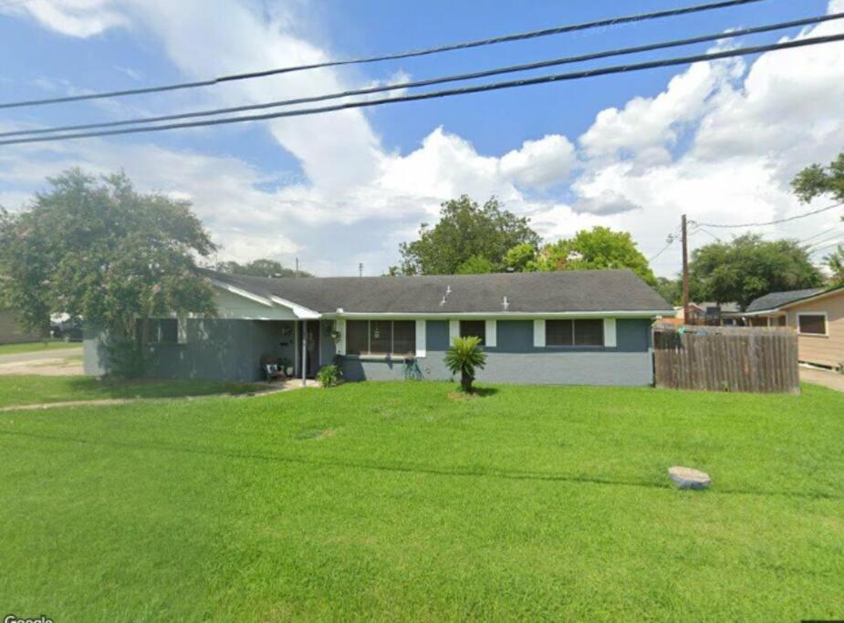 Three-Bedroom House photo 2