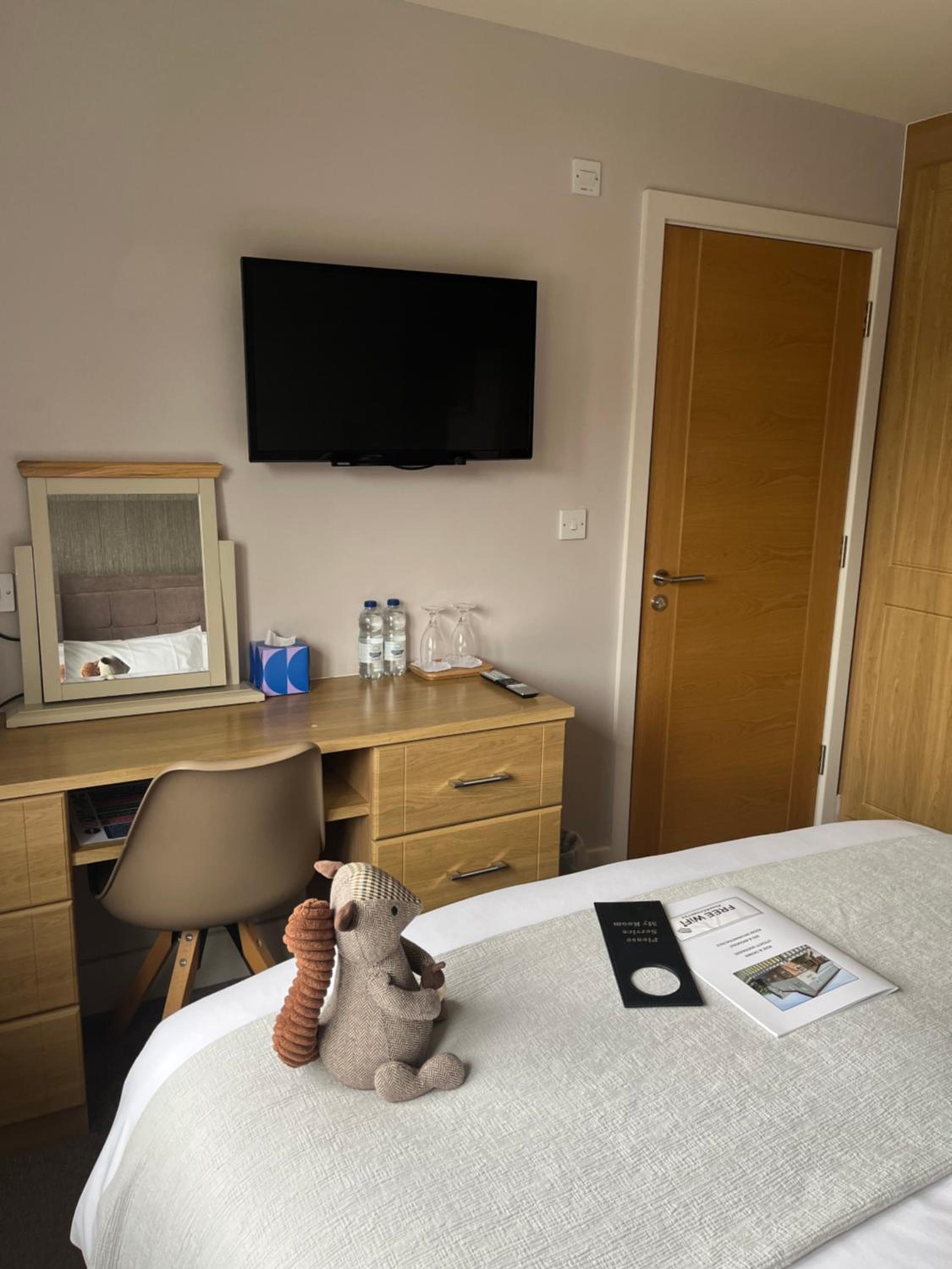 Superior King Room - Photo 13