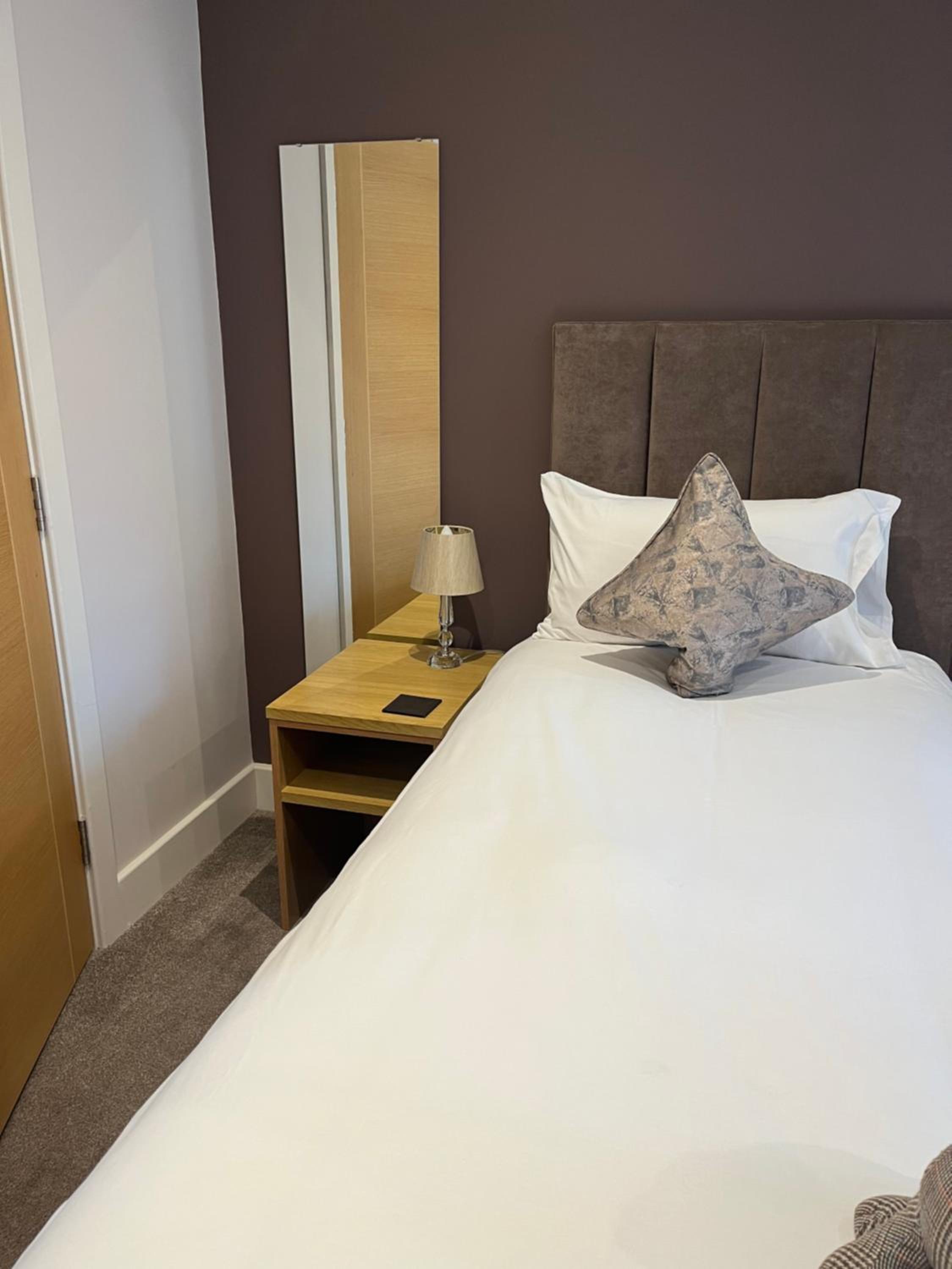 Double or Twin Room with Shower - Photo 3