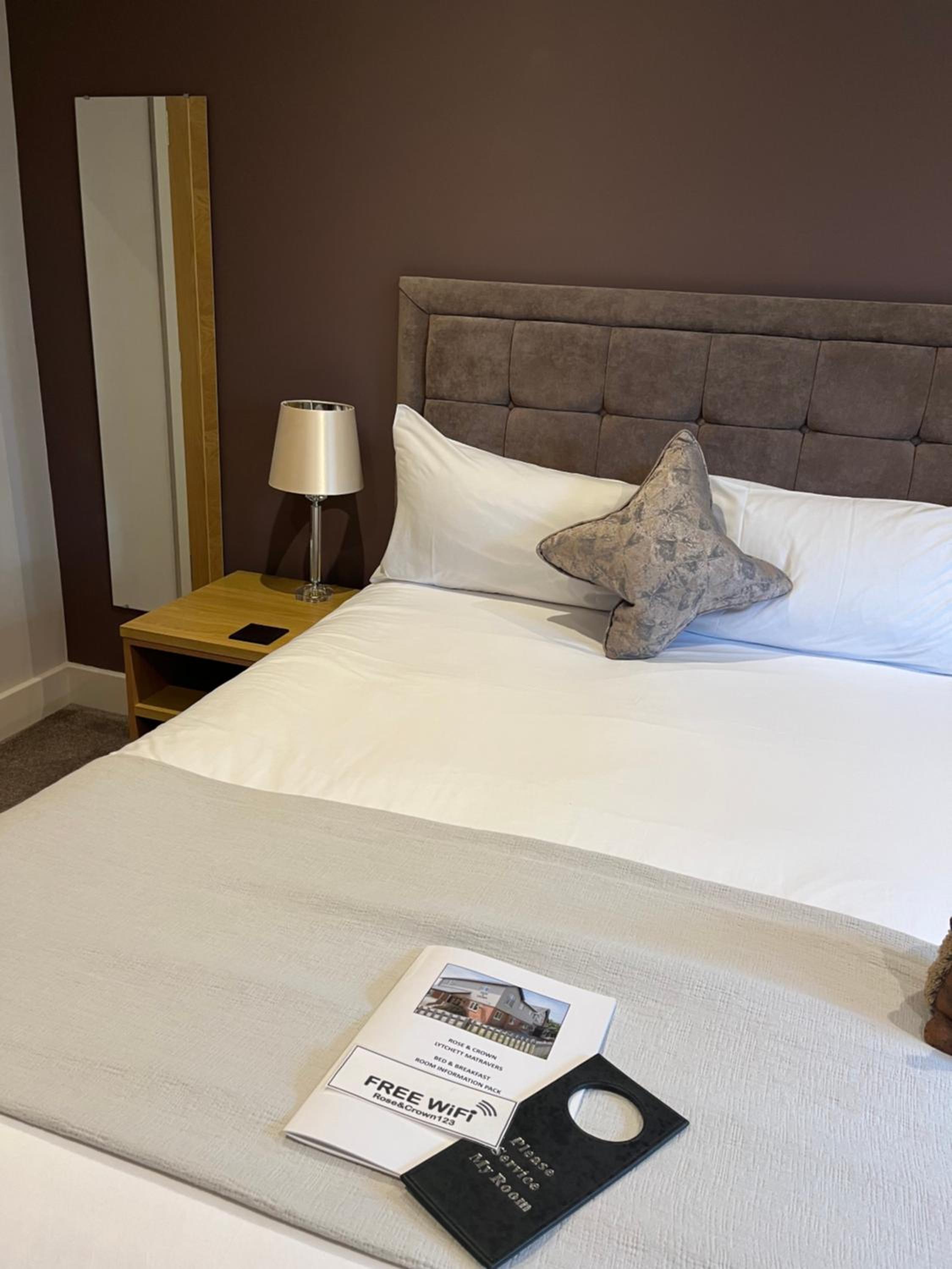 Double Room with Private Bathroom - Photo 9