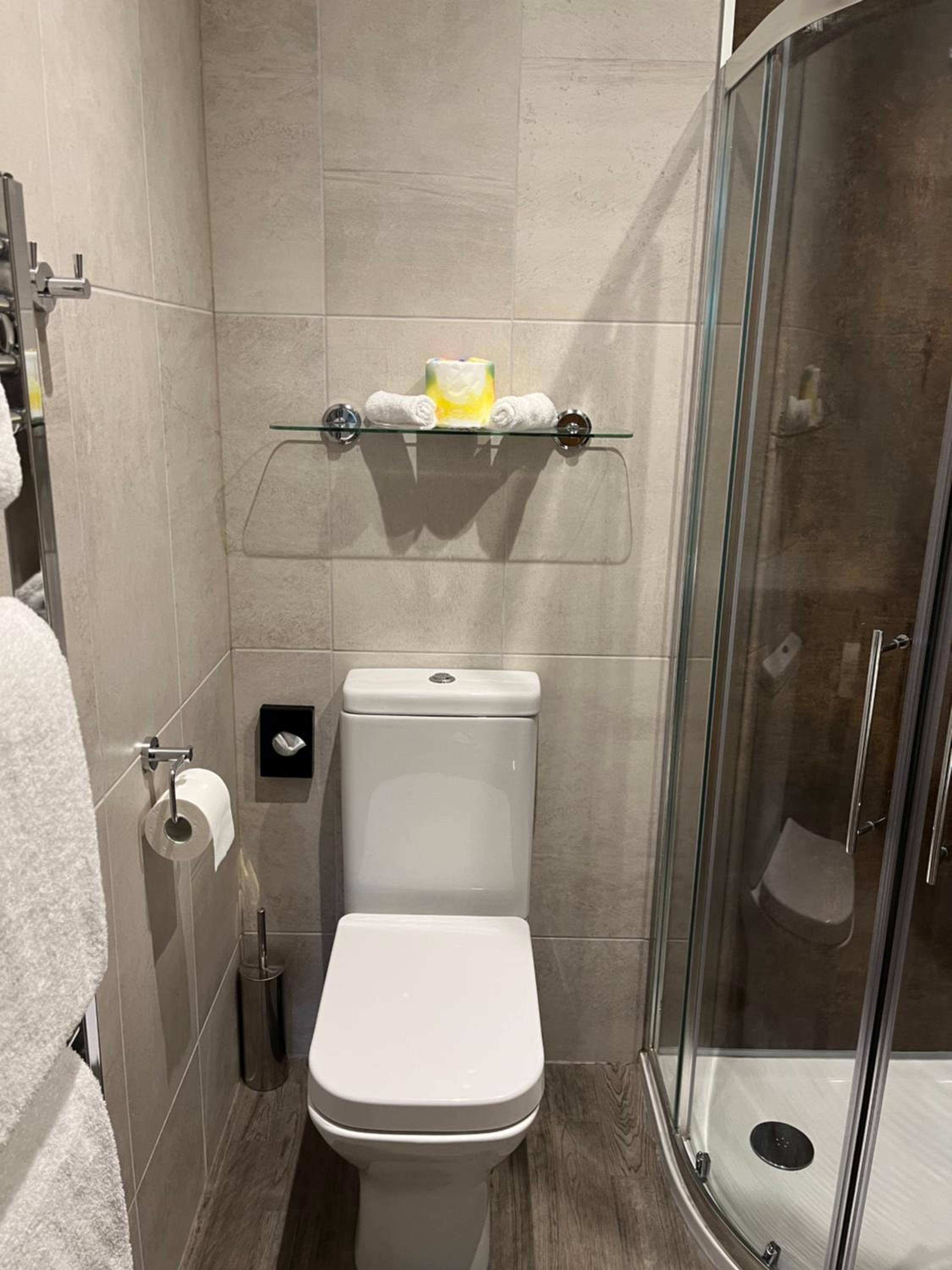 Double Room with Private Bathroom - Photo 14