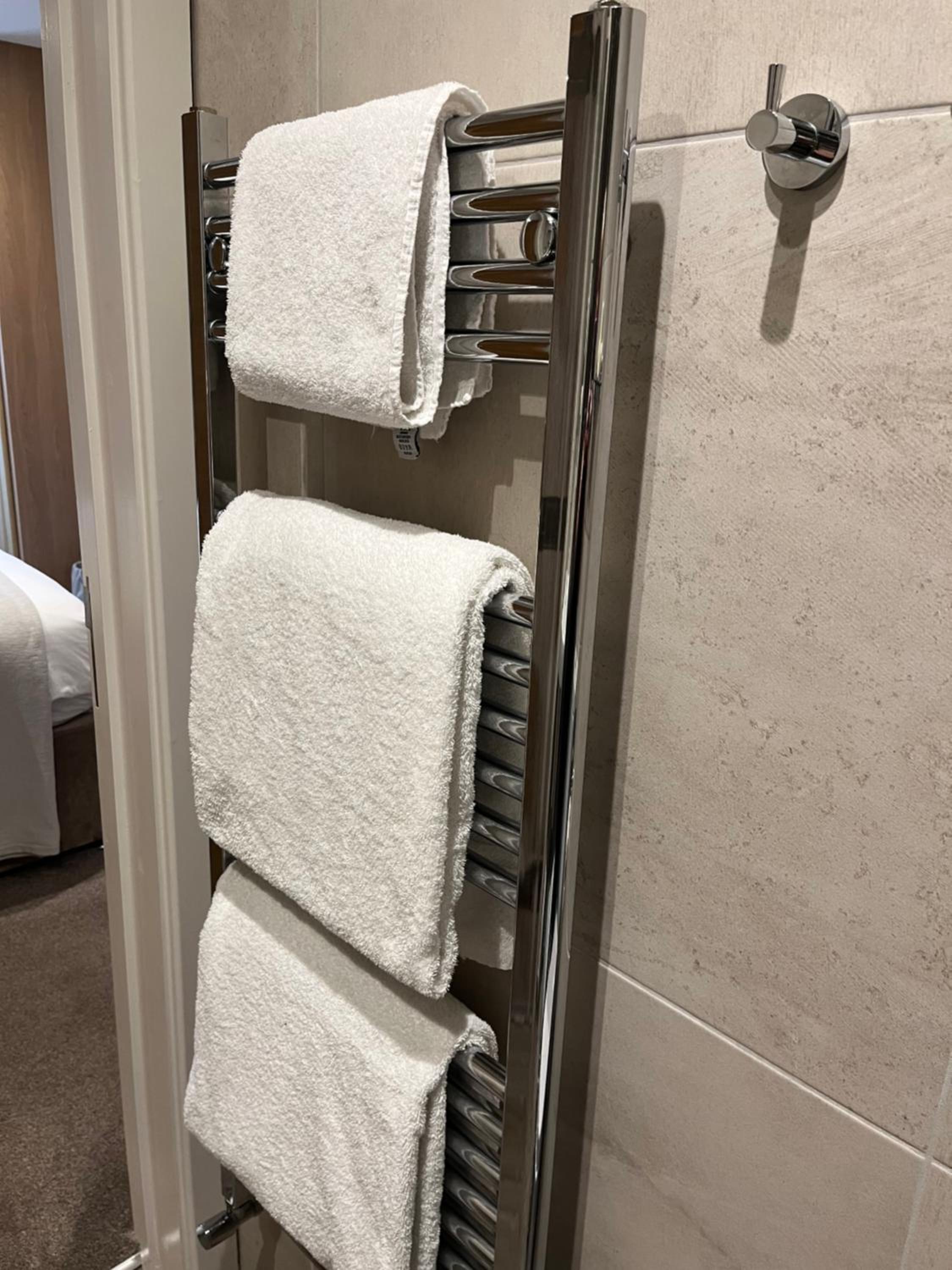 Double Room with Private Bathroom - Photo 16