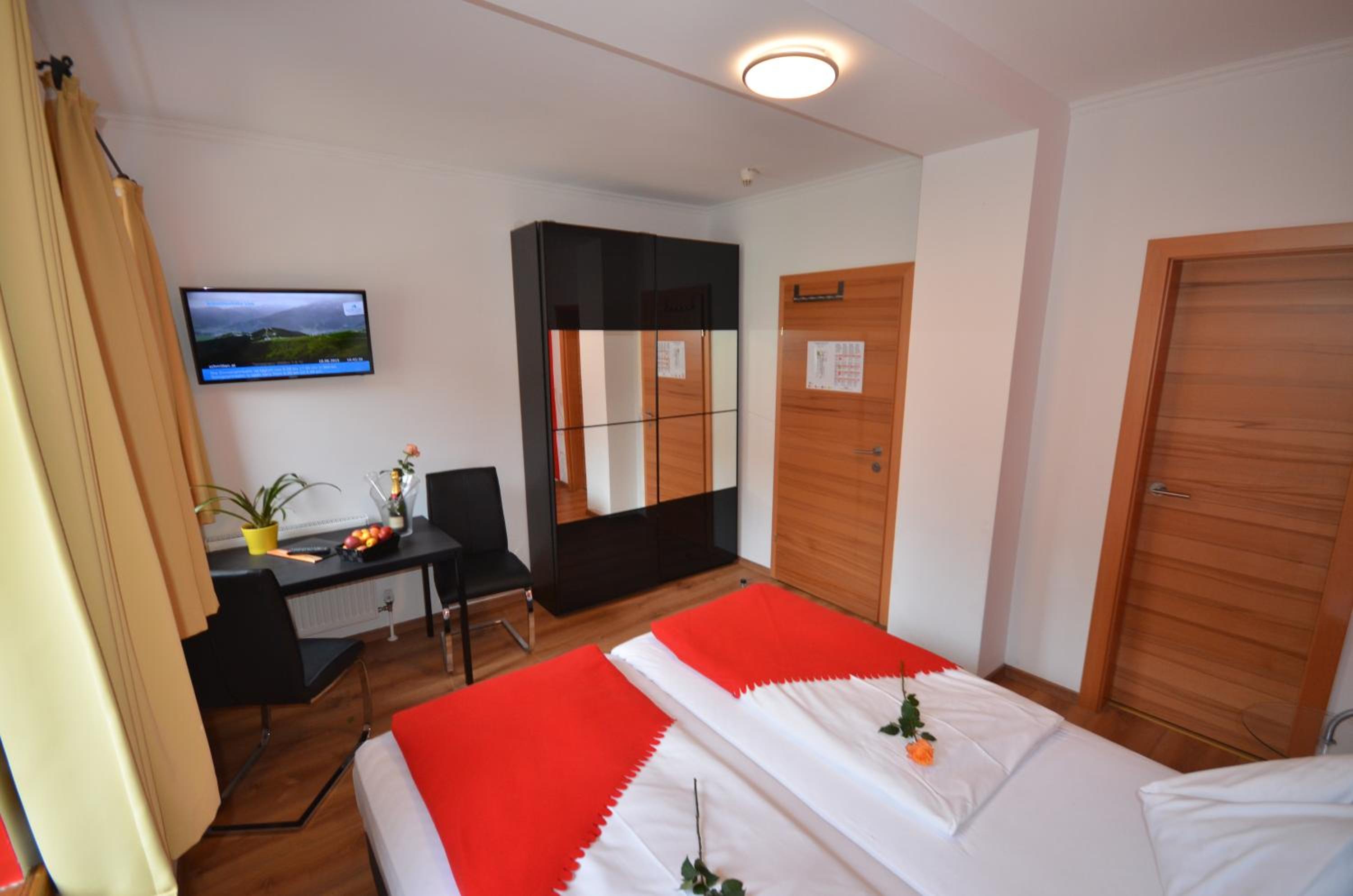 Standard Double Room - Photo 5