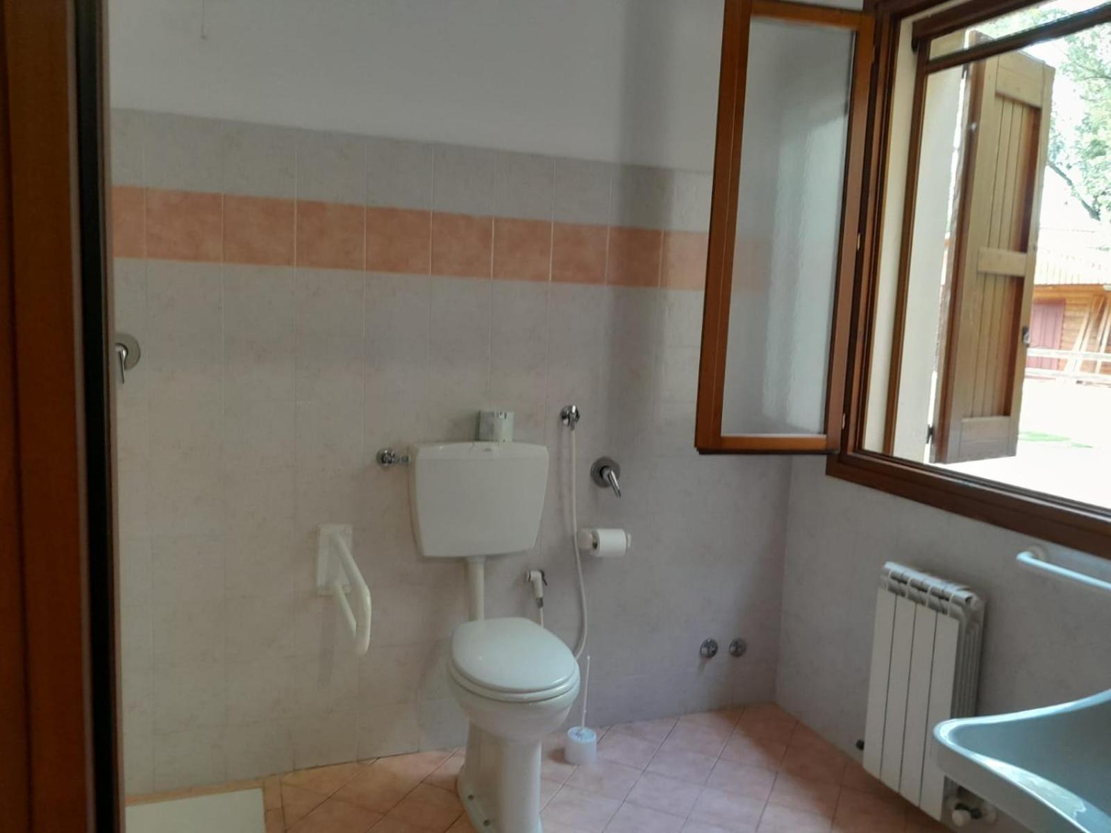 Twin Room - Disability Access photo 2