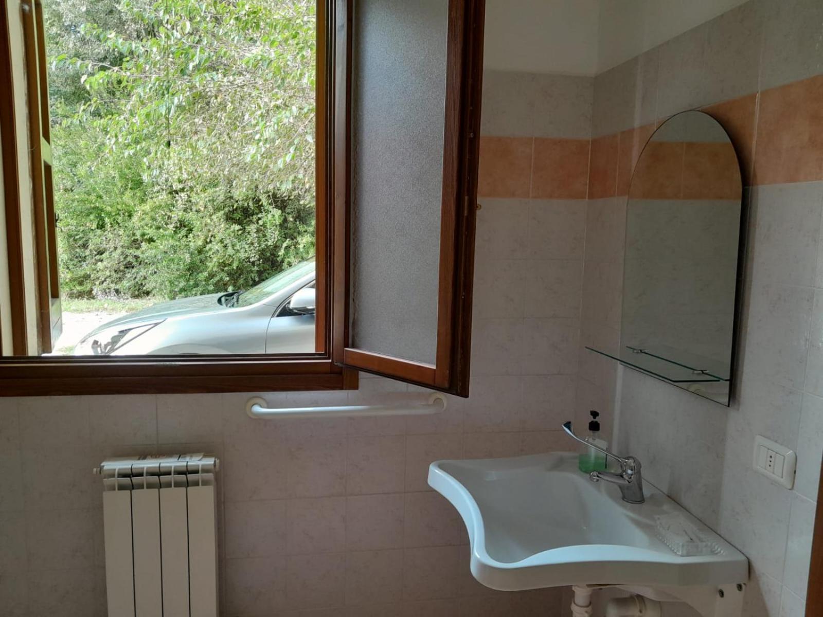 Twin Room - Disability Access photo 3