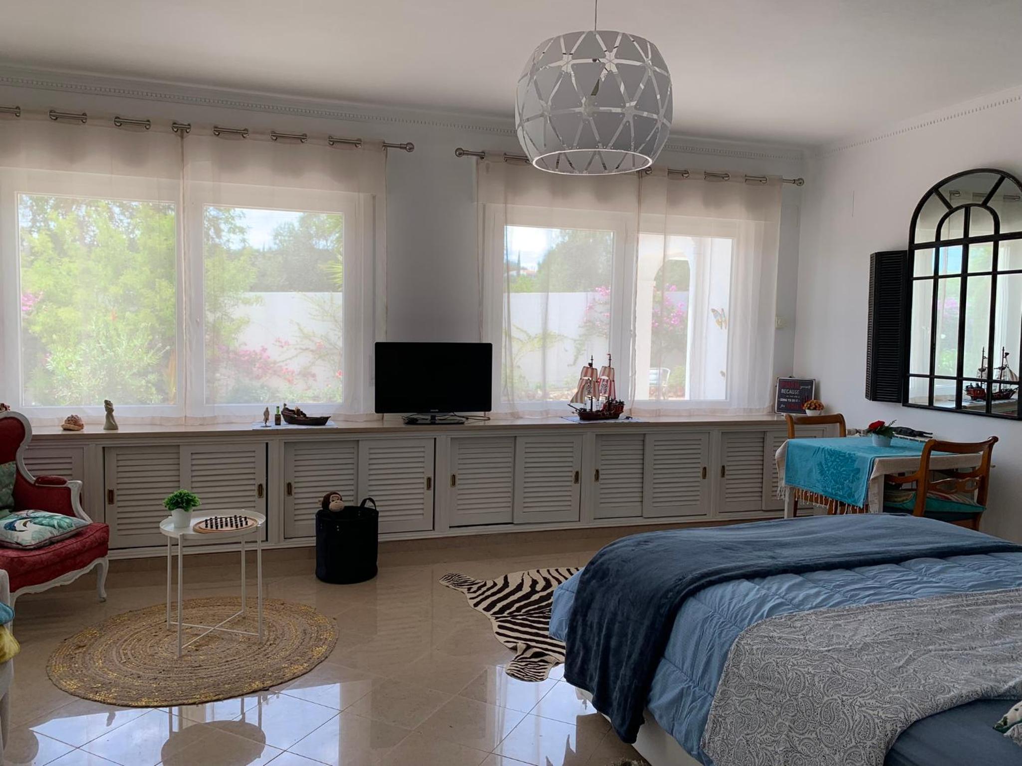 One-Bedroom House photo 1