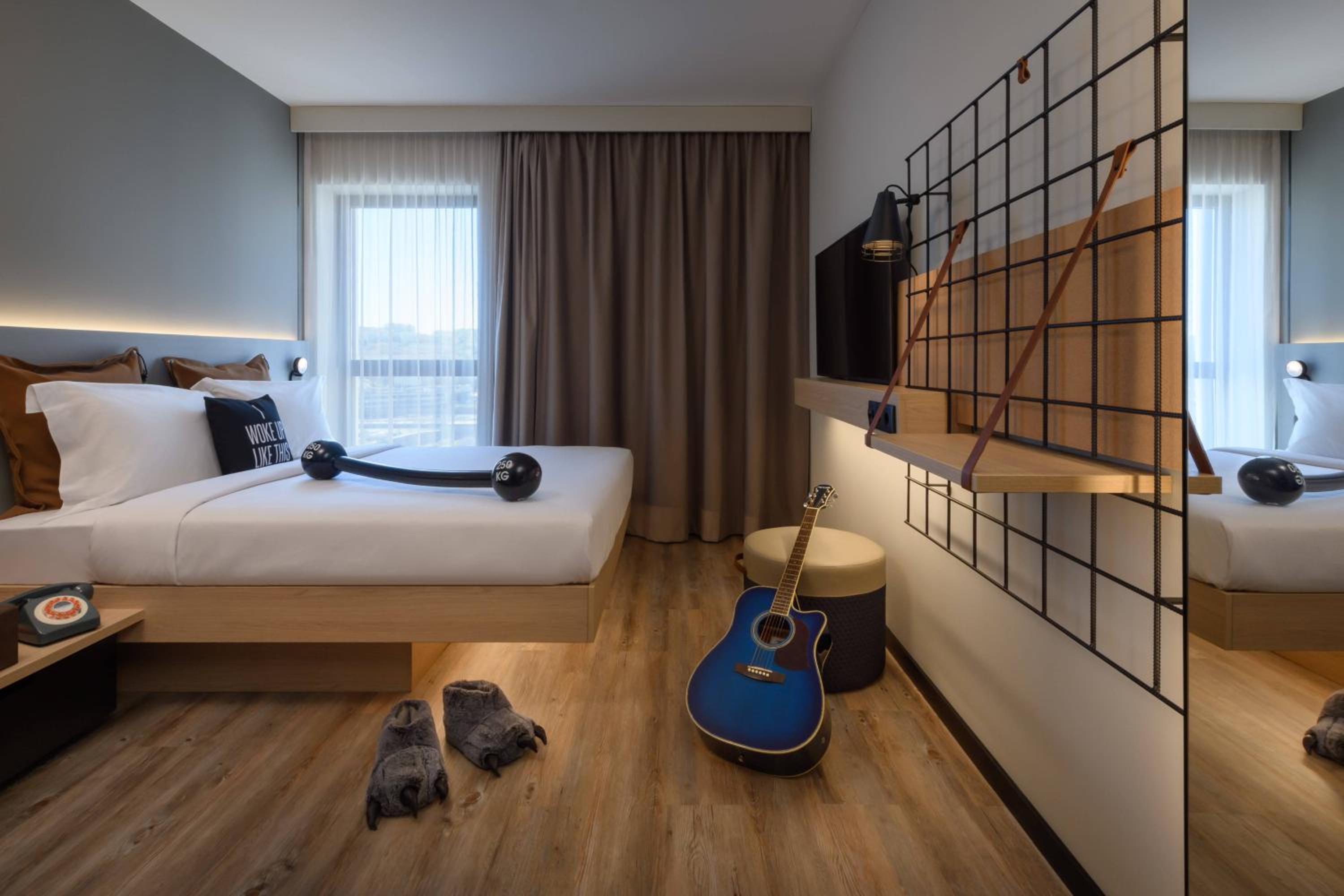 Queen Room with City View - Photo 1