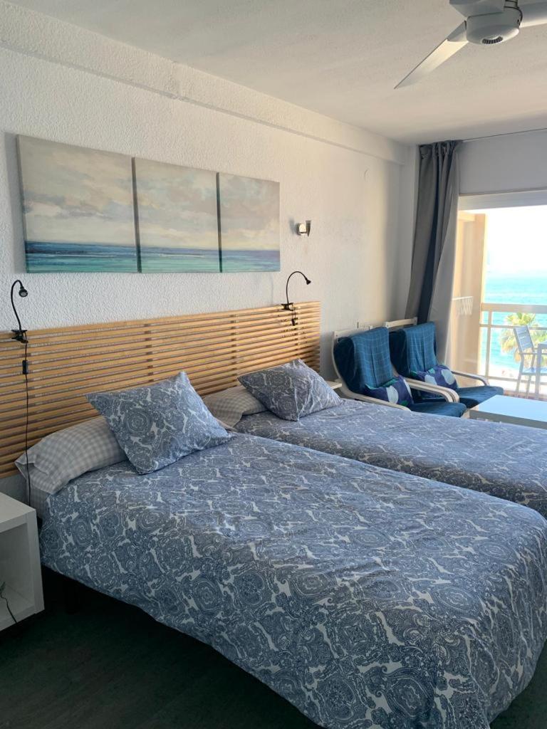 Estudio con vista al mar