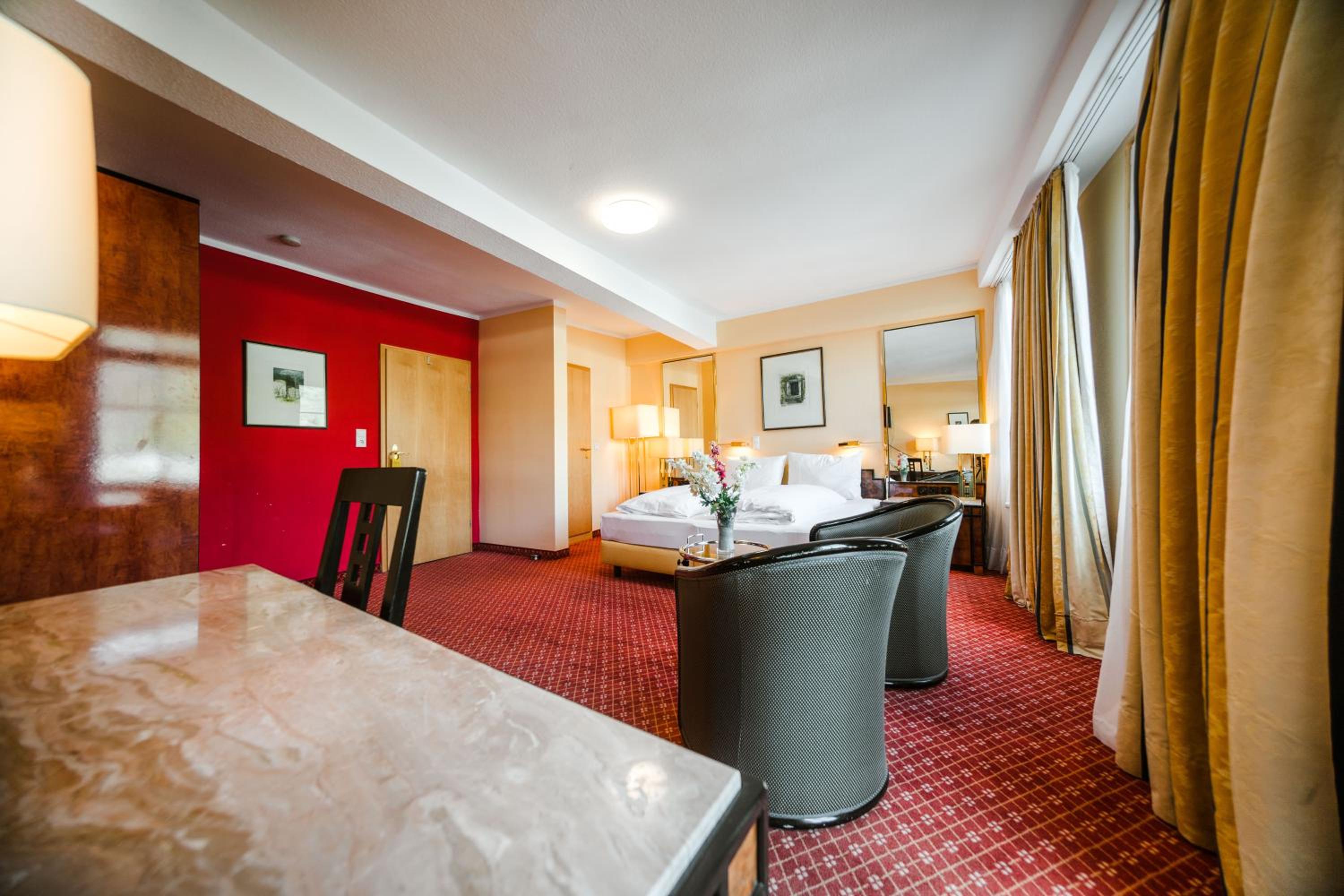 Double Room with Rhine view and balcony - Photo 2