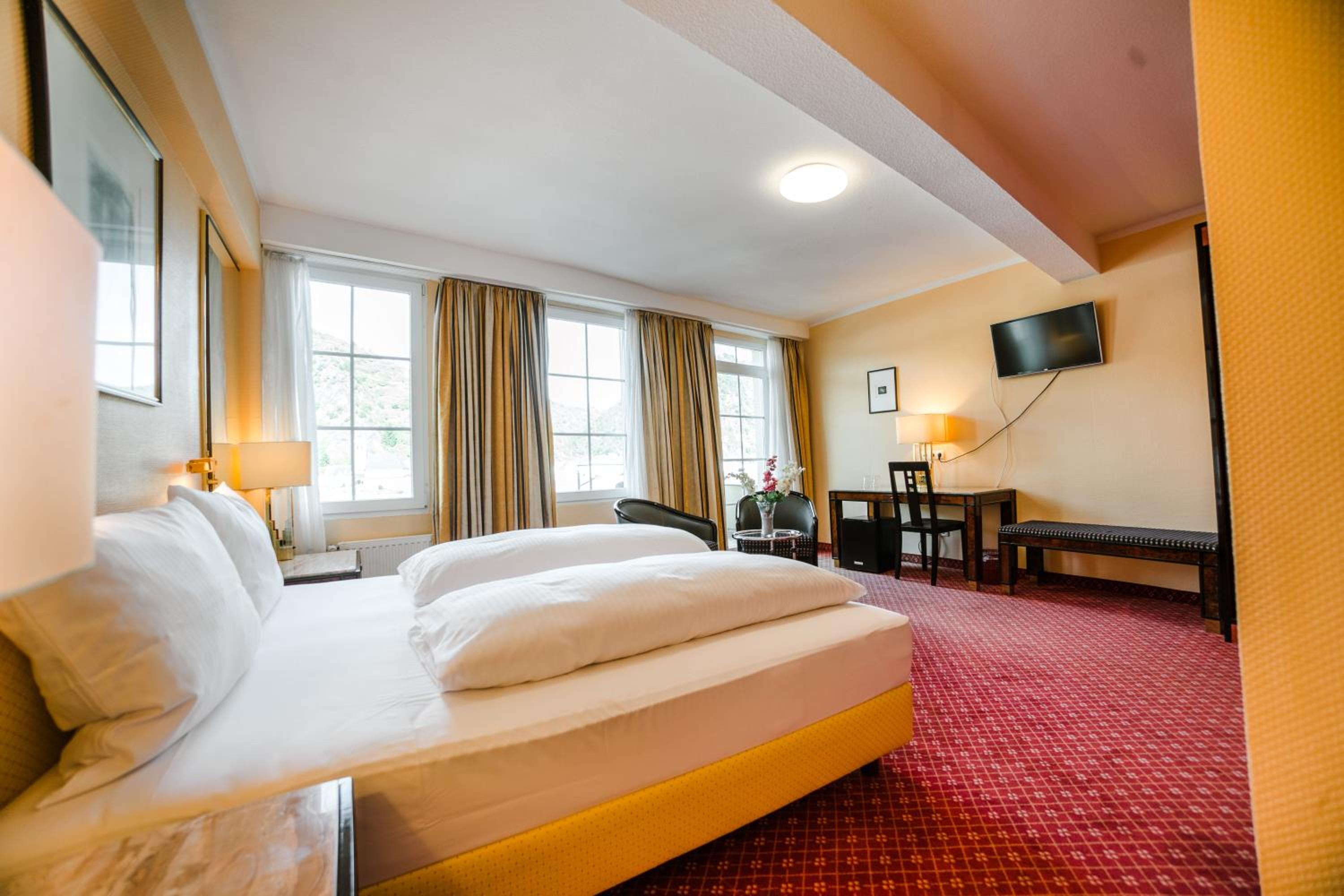 Double Room with Rhine view and balcony - Photo 12