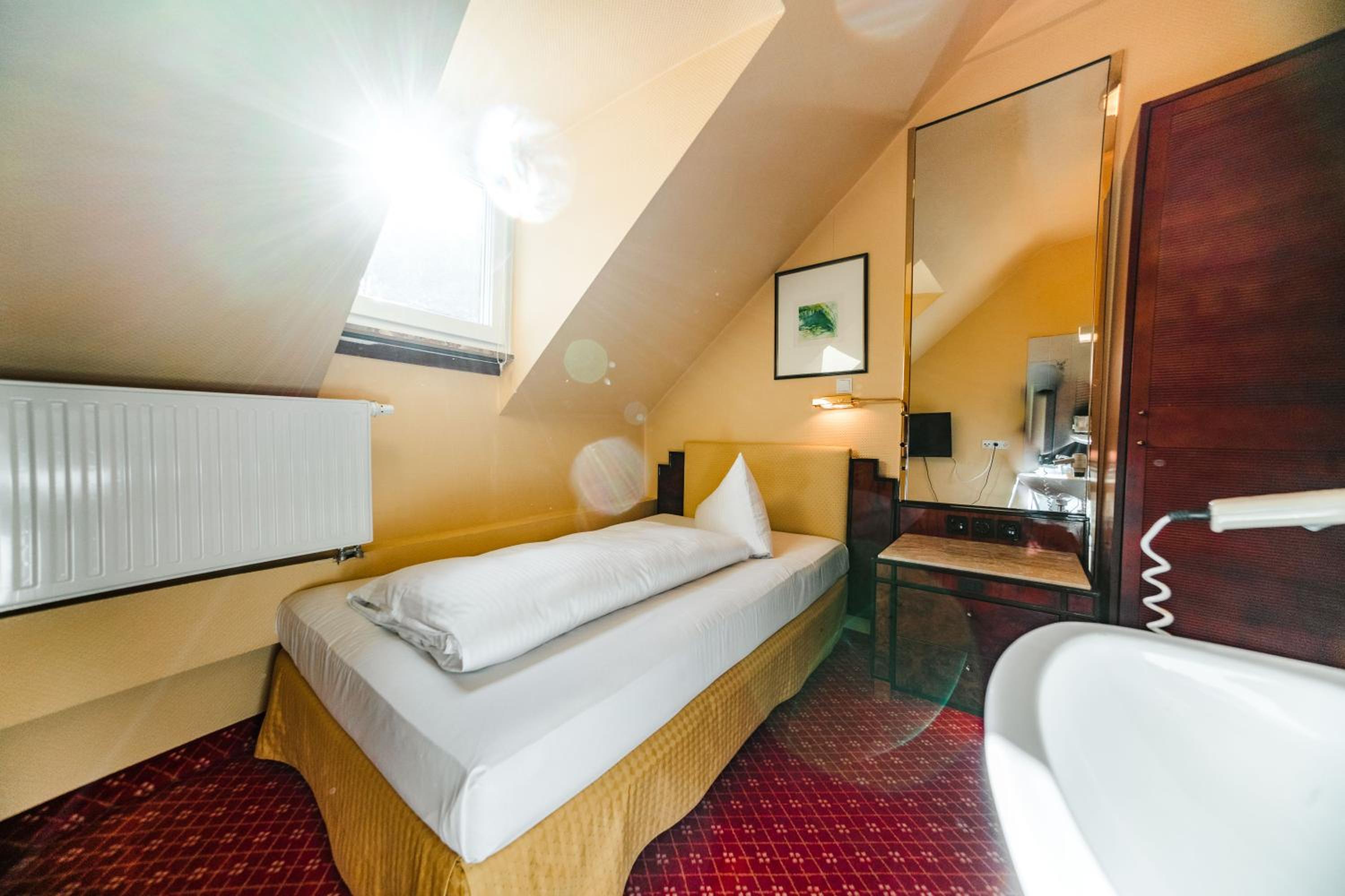 Budget Single Room photo 2