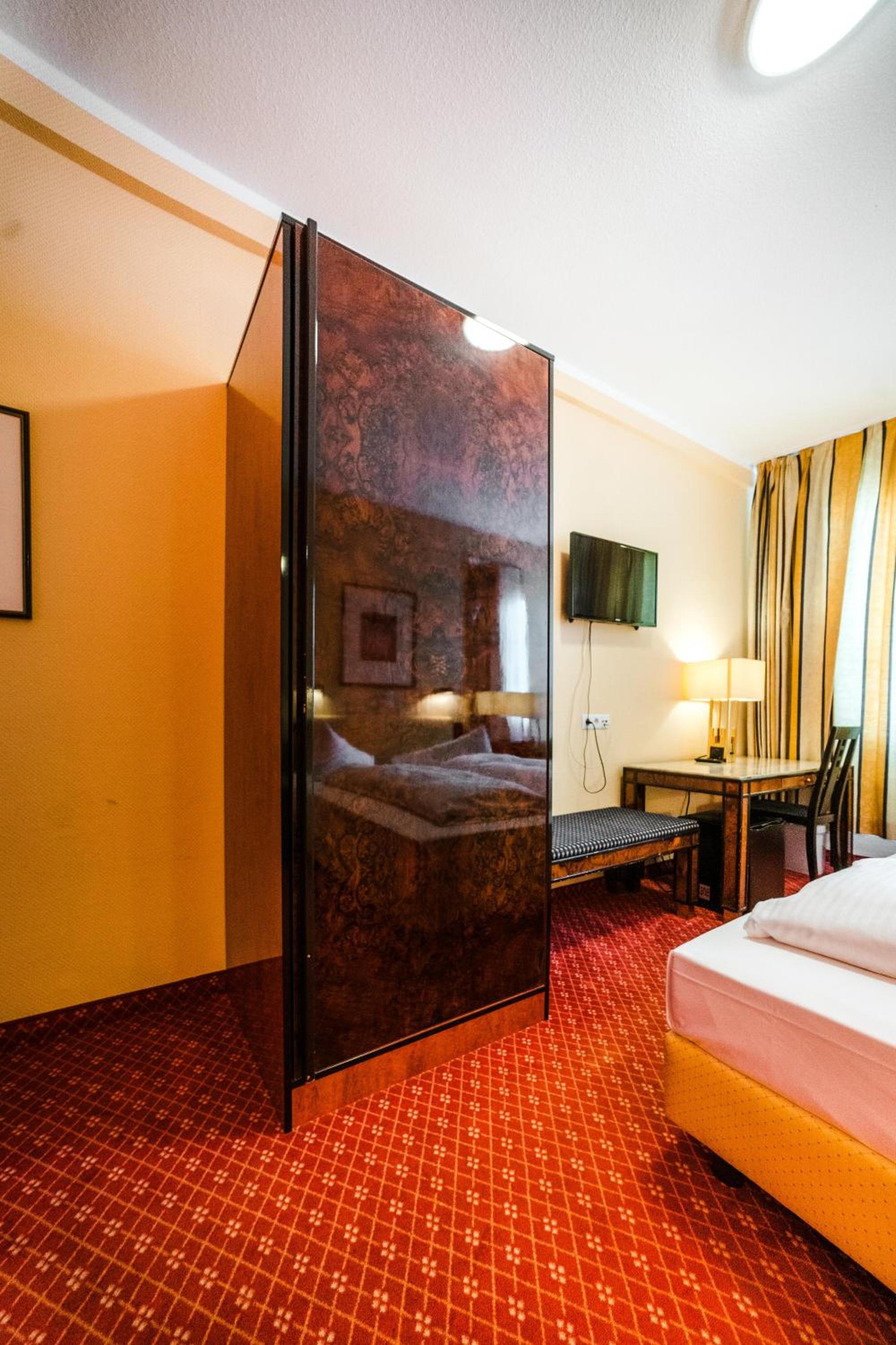 Double Room with Rhine view - Photo 7