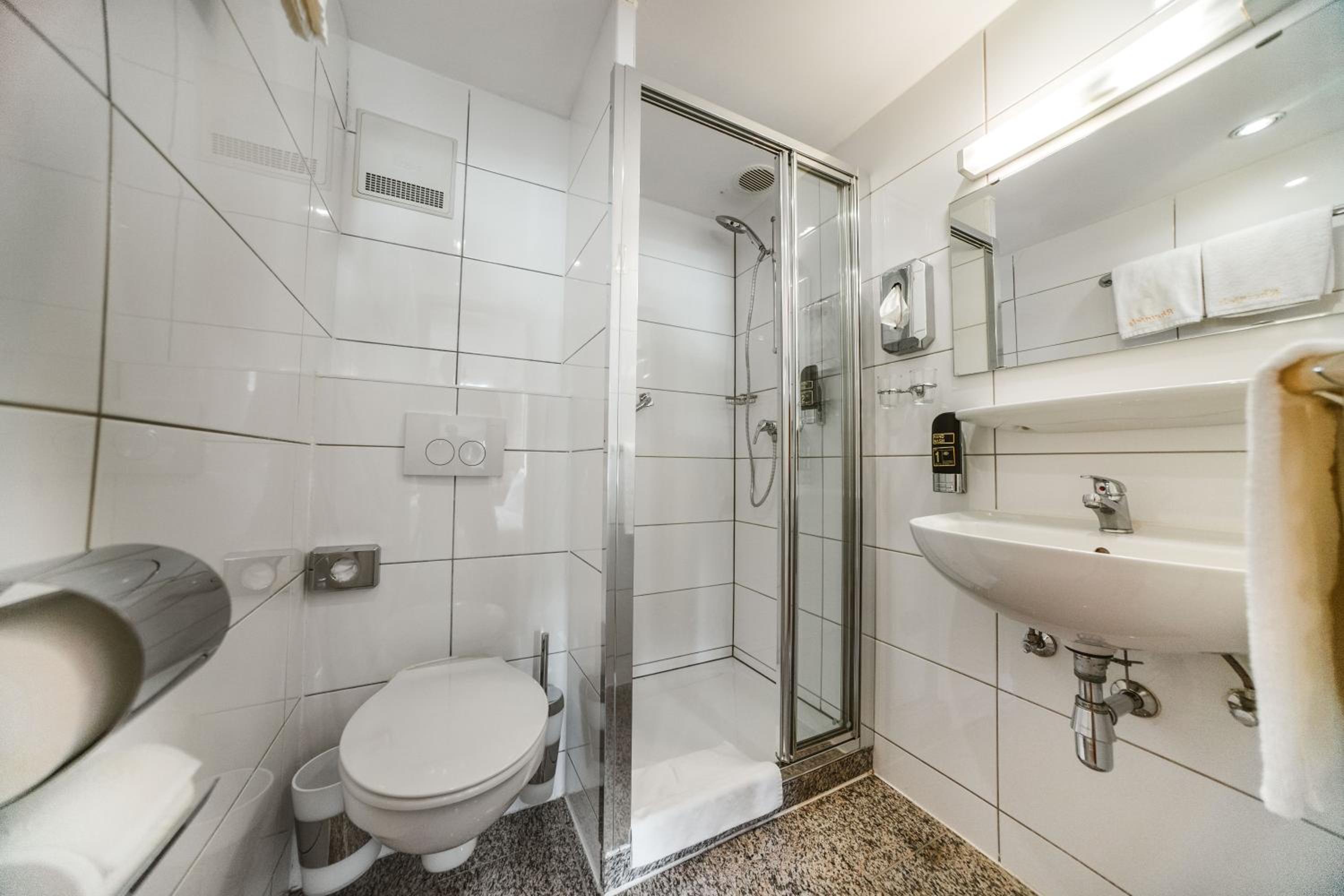 Double Room with Rhine view - Photo 6