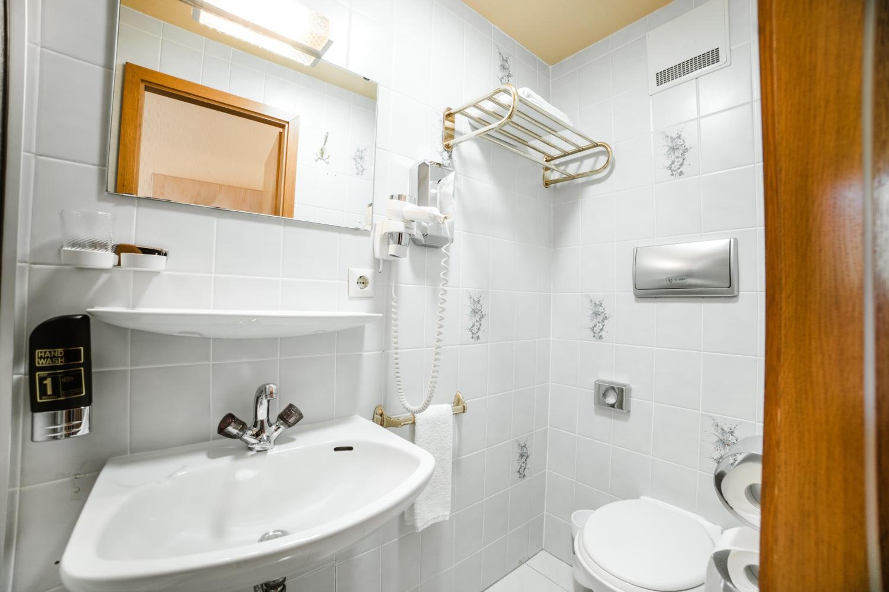 Double Room with Rhine view - Photo 14