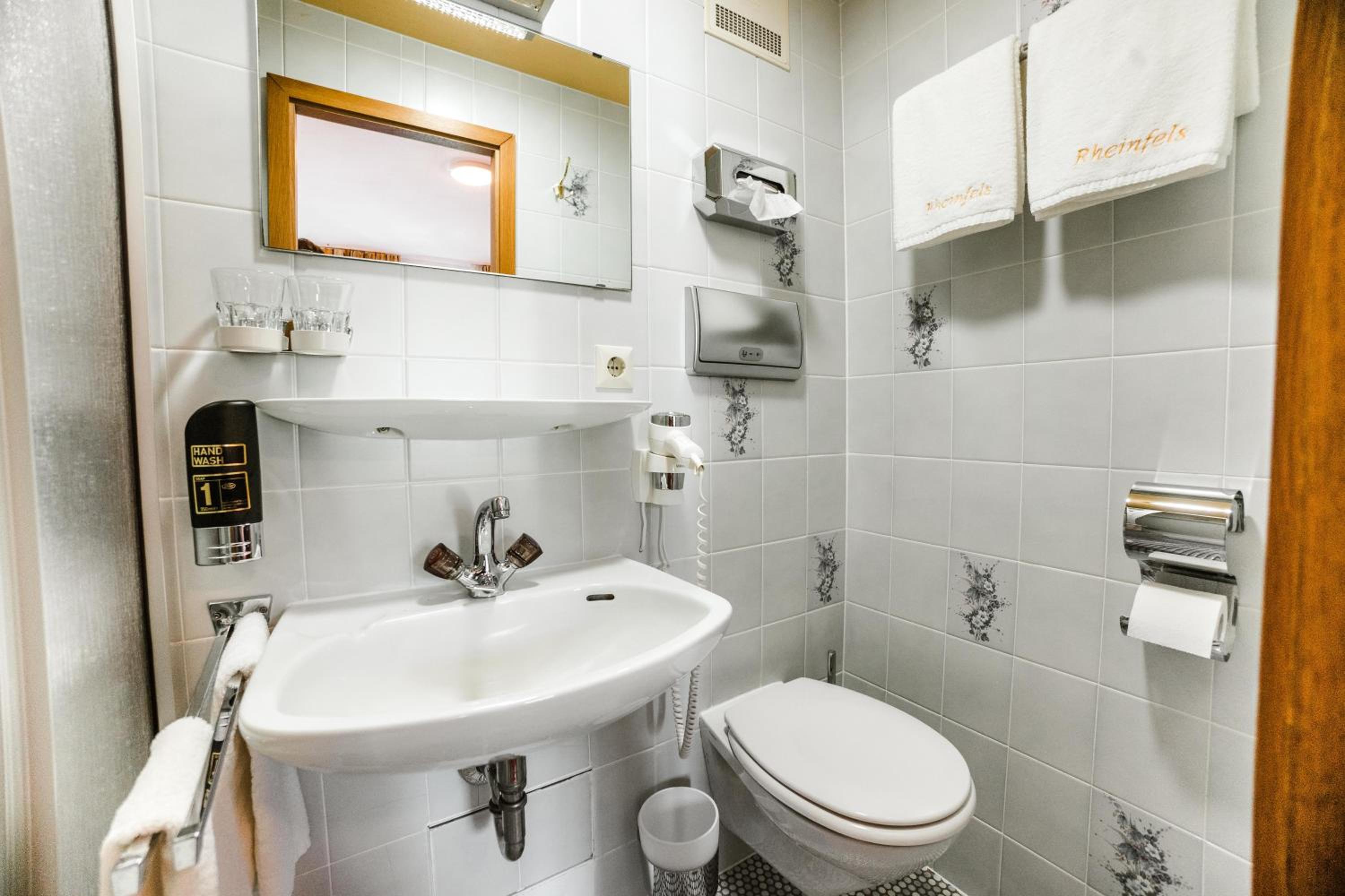 Double Room with Rhine view - Photo 17