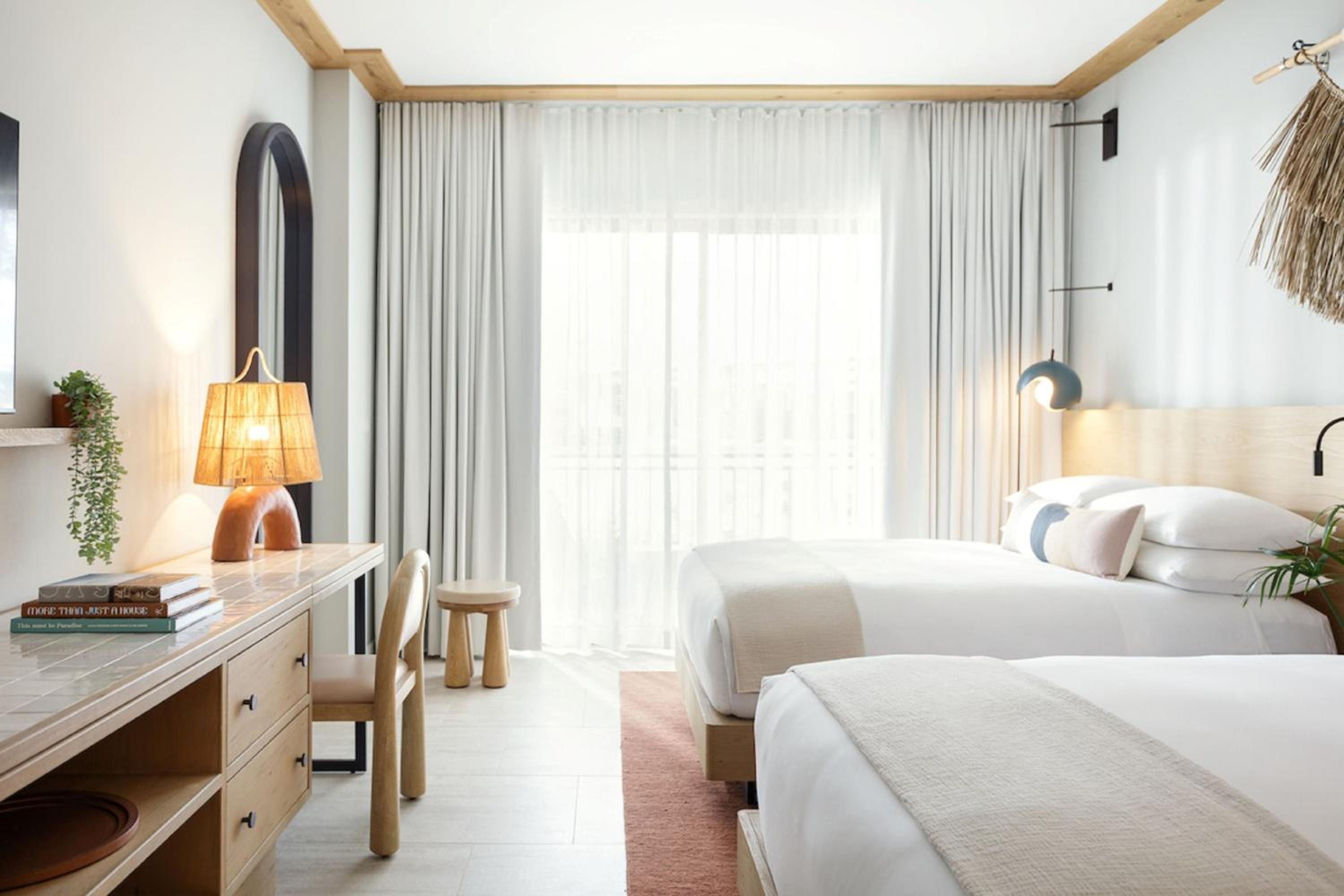 Premium Queen Room with Two Queen Beds and Ocean View - Photo 5