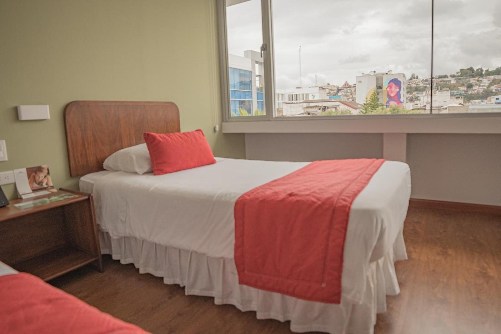 Standard Twin Room photo 2
