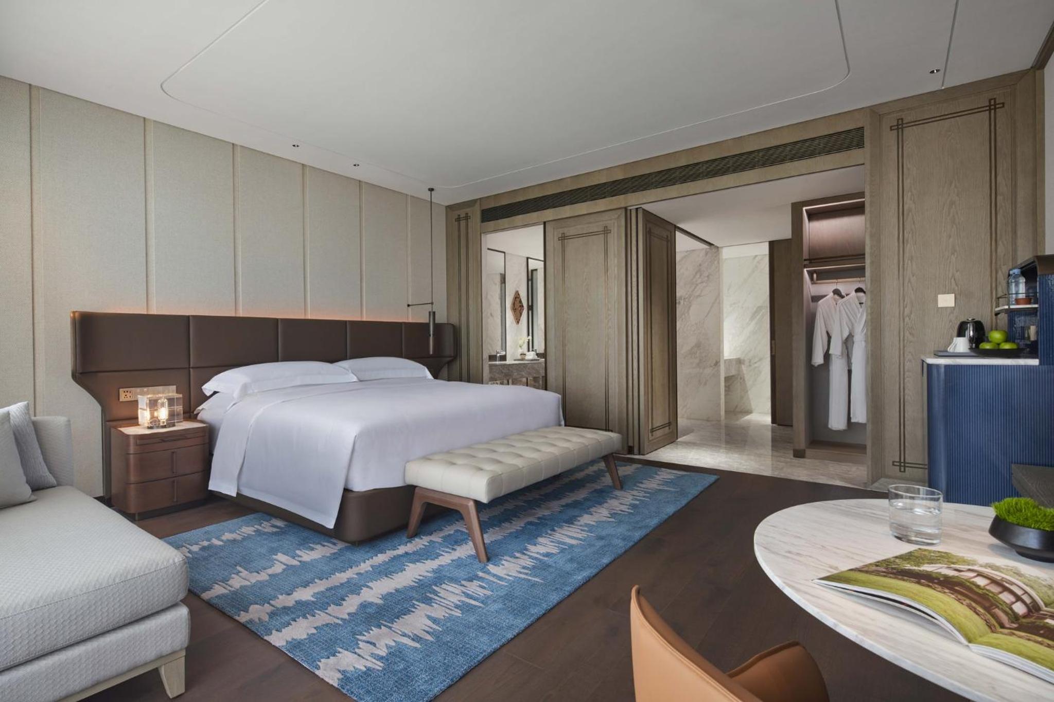 Classic King Room - Accessible photo 1