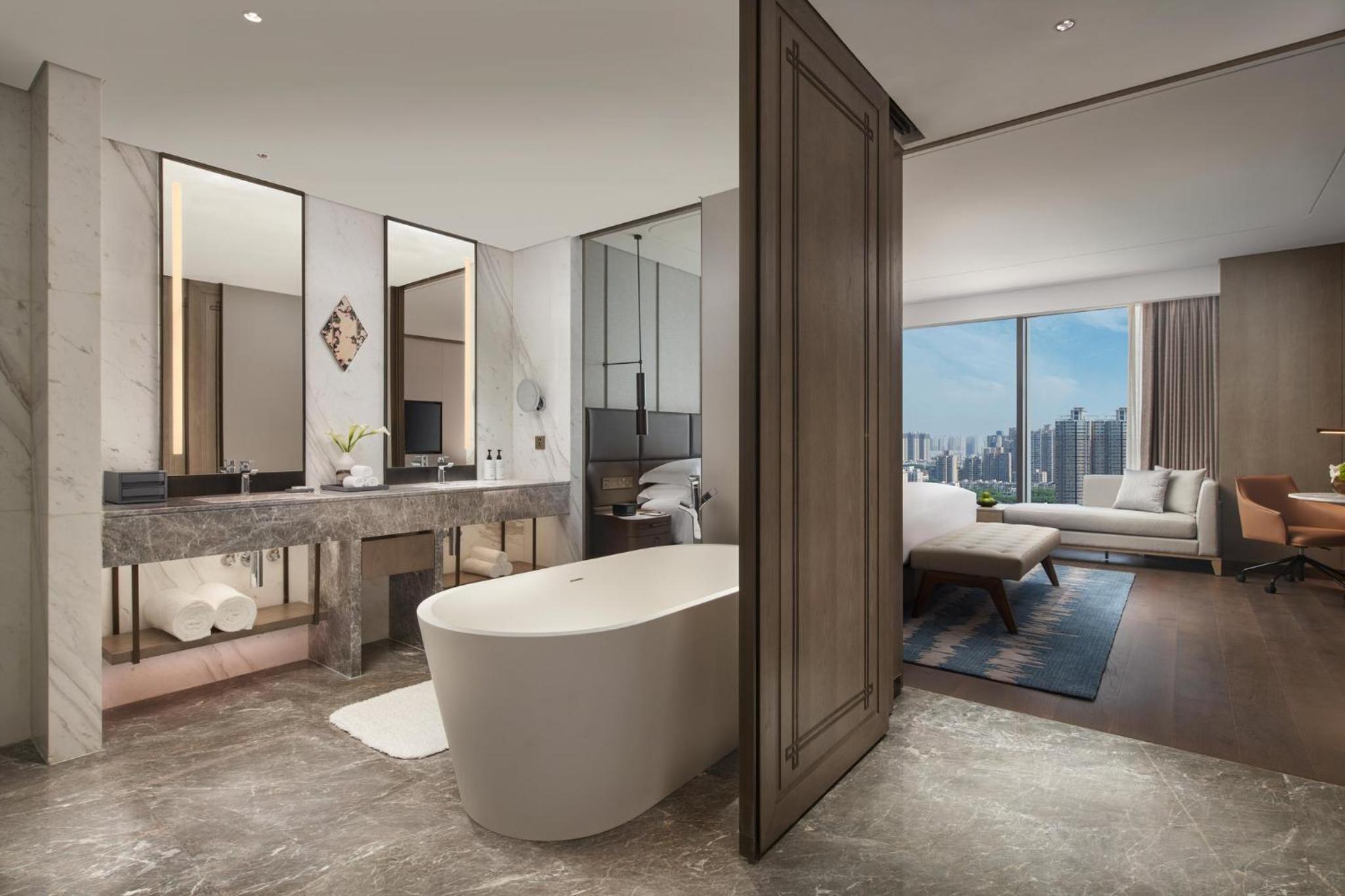Premium King Room with Lounge Access and Garden View photo 3