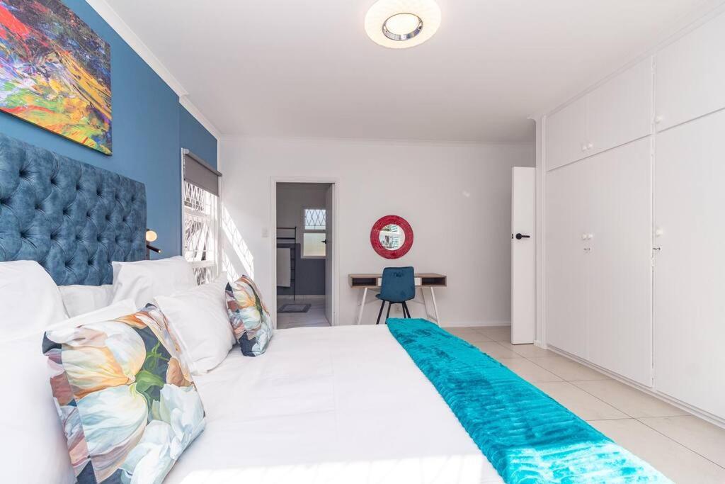 Four-Bedroom House photo 2