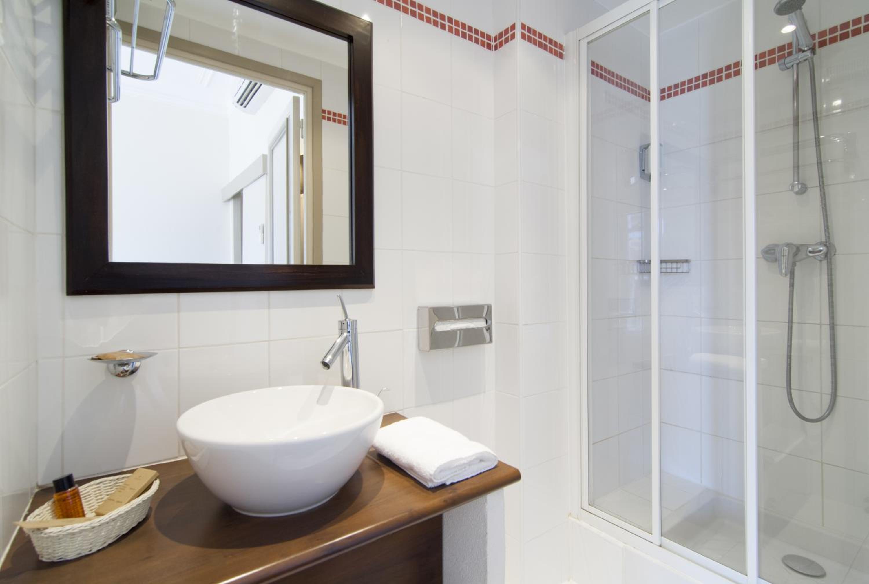 Standard Double Room - Photo 3