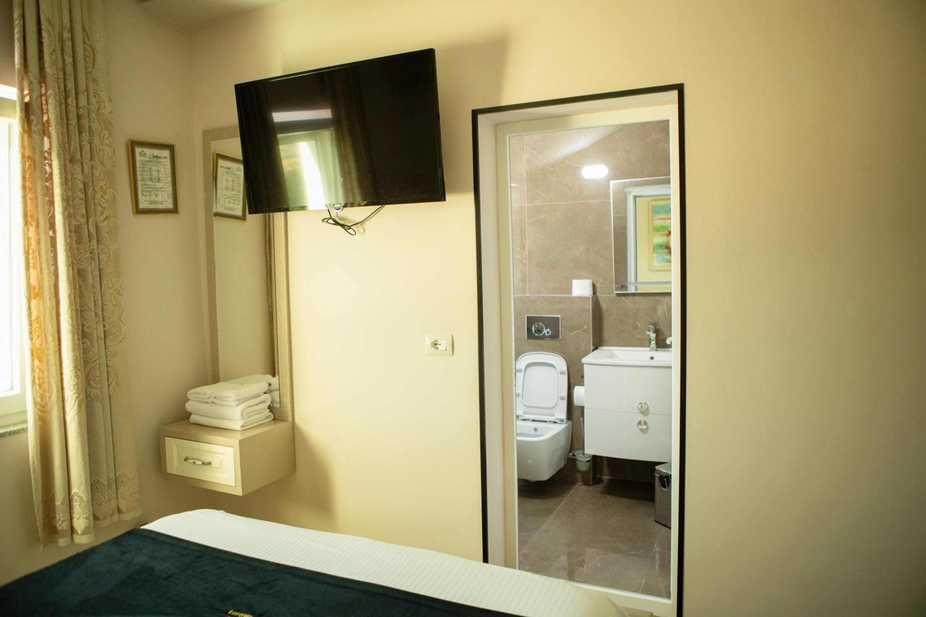 Deluxe Double or Twin Room photo 3