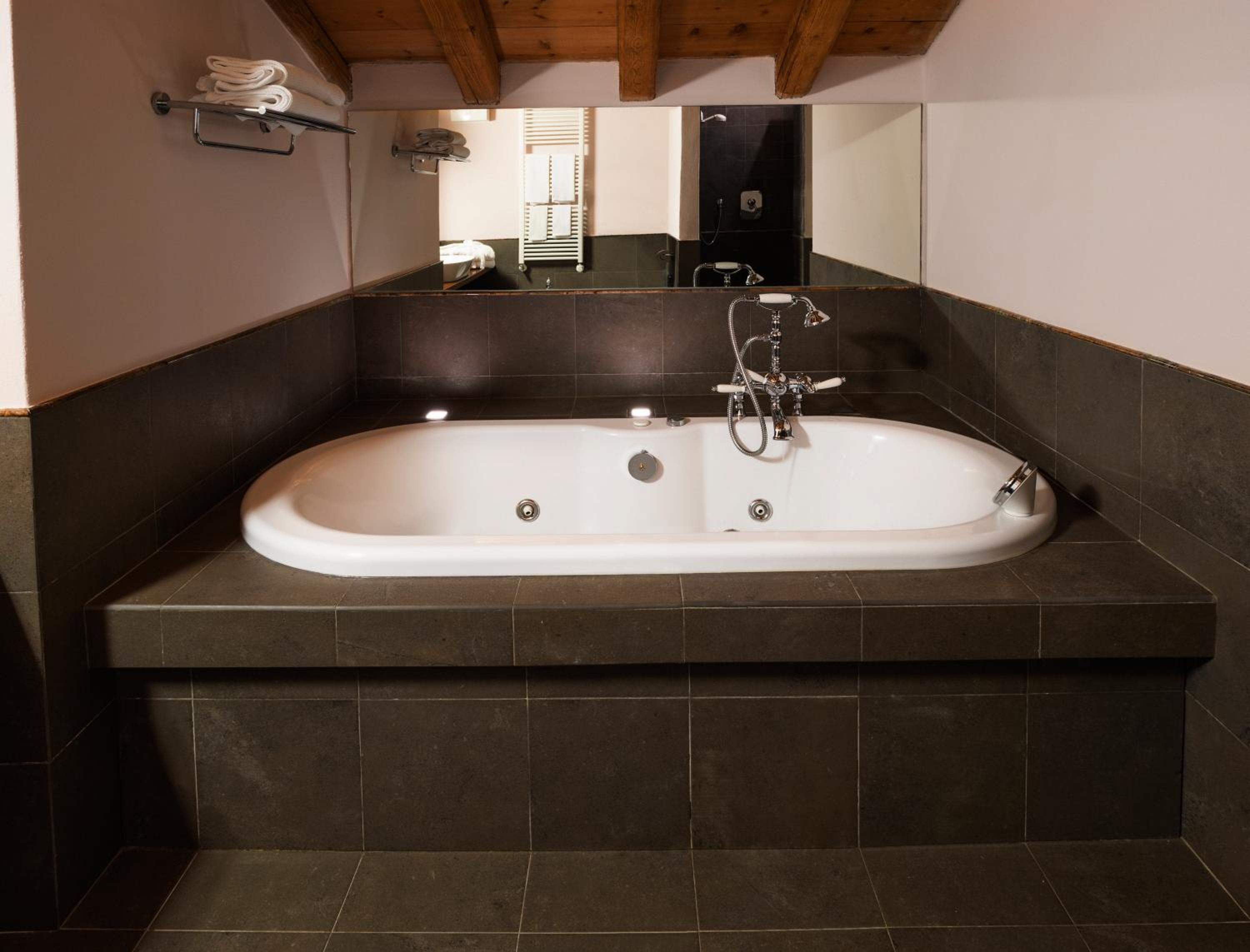 Double Room with Spa Bath photo 2
