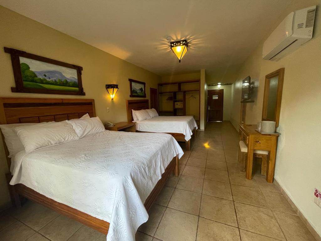 Deluxe Double Room with Balcony - 2 Beds photo 2