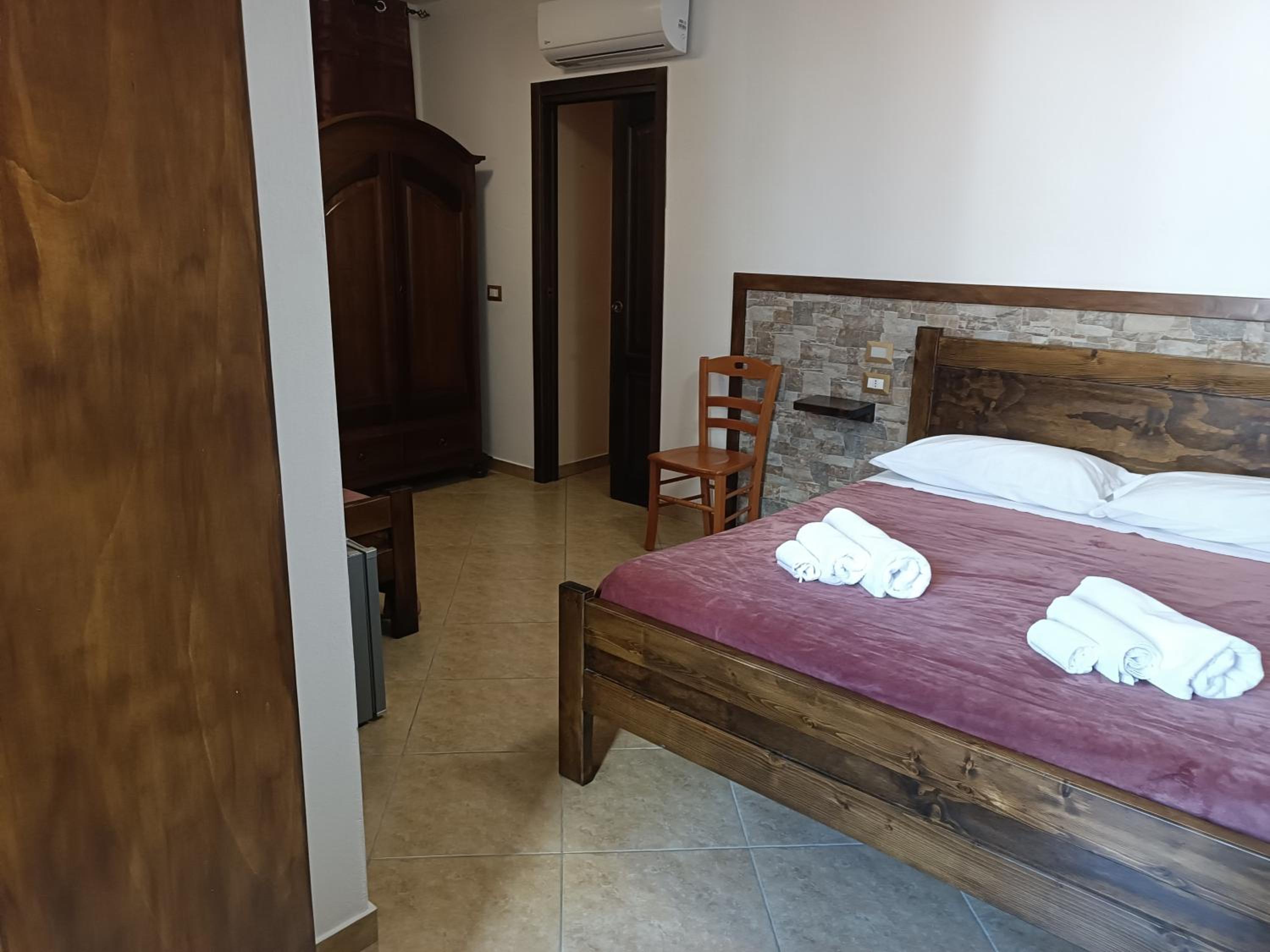 Quadruple Room with Private Bathroom photo 2