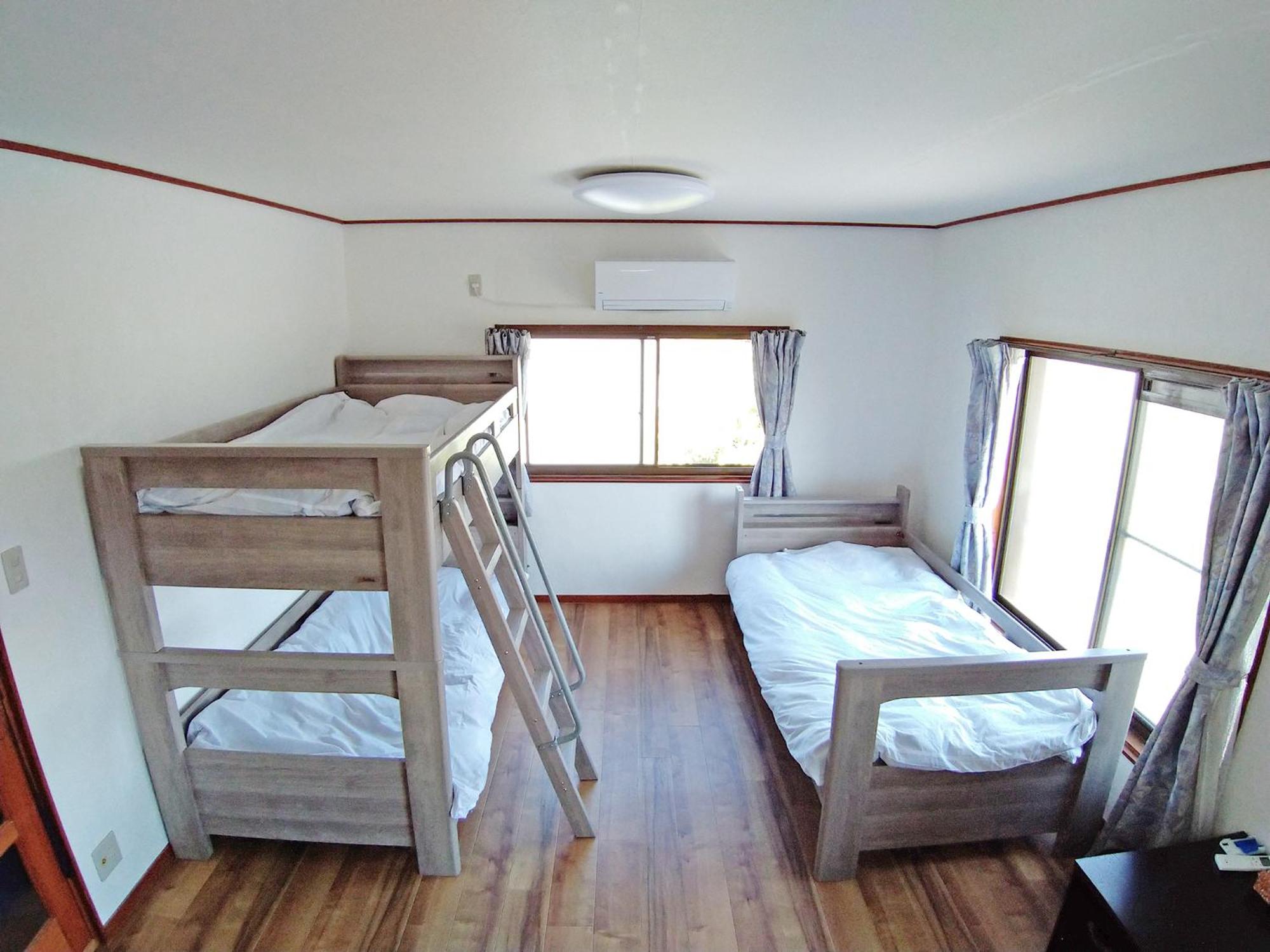 Single Bed in 6-Bed Dormitory Room photo 1
