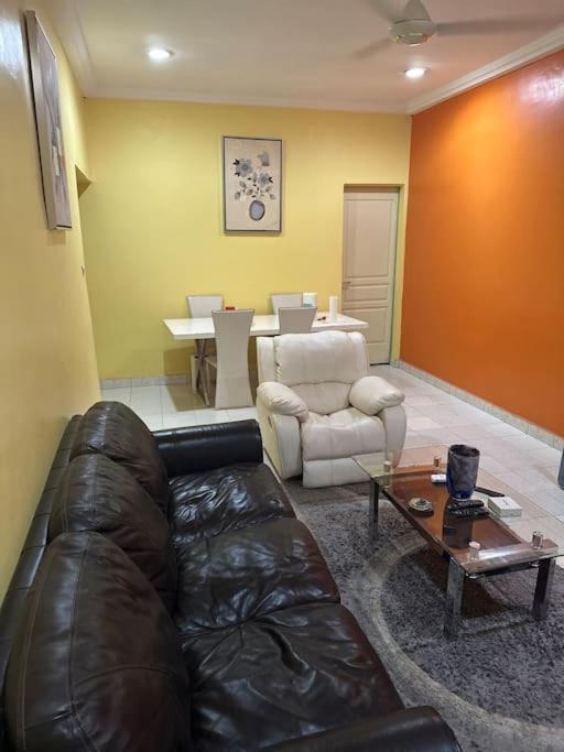 One-Bedroom House photo 1