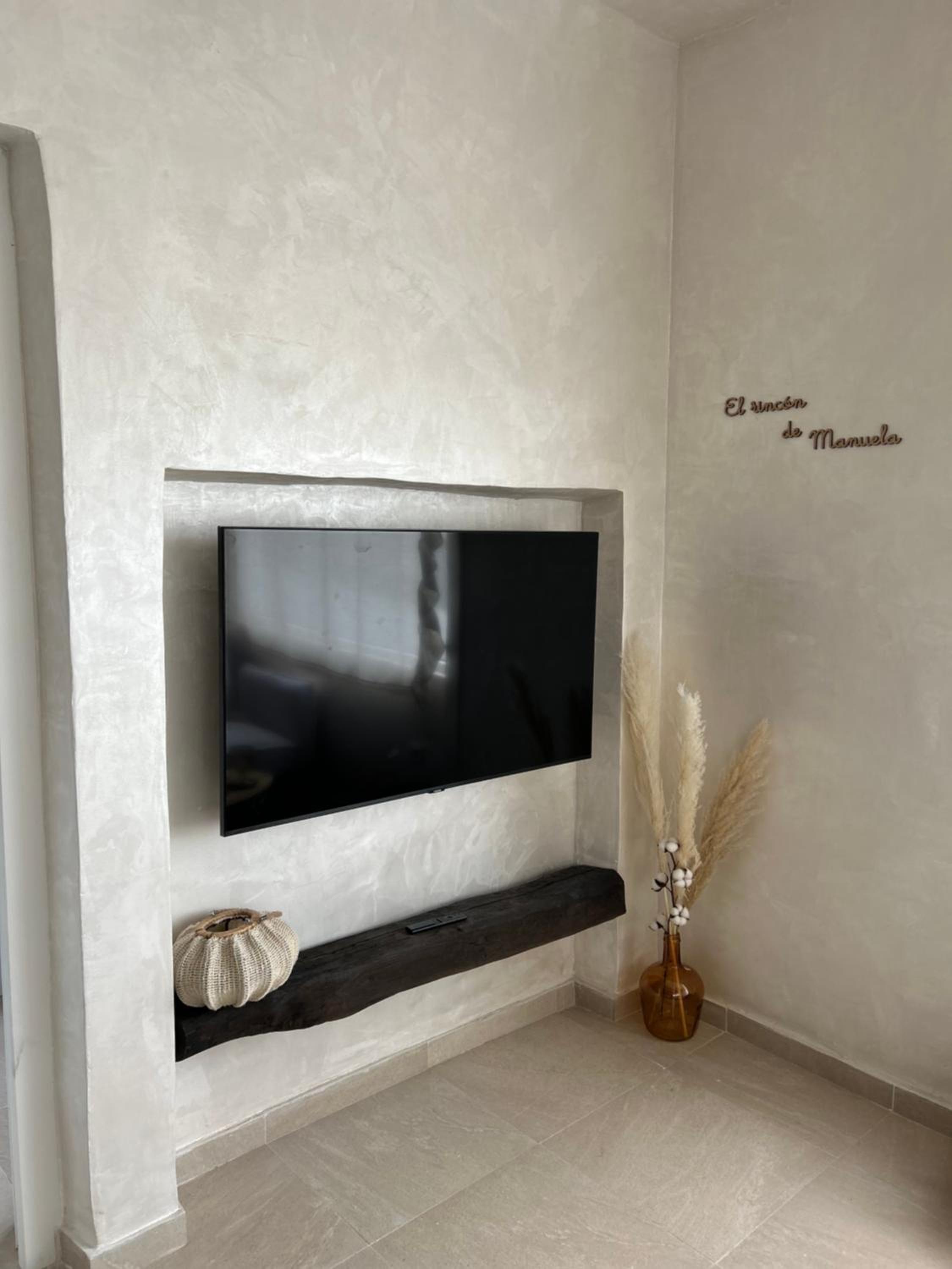 Three-Bedroom Apartment photo 2