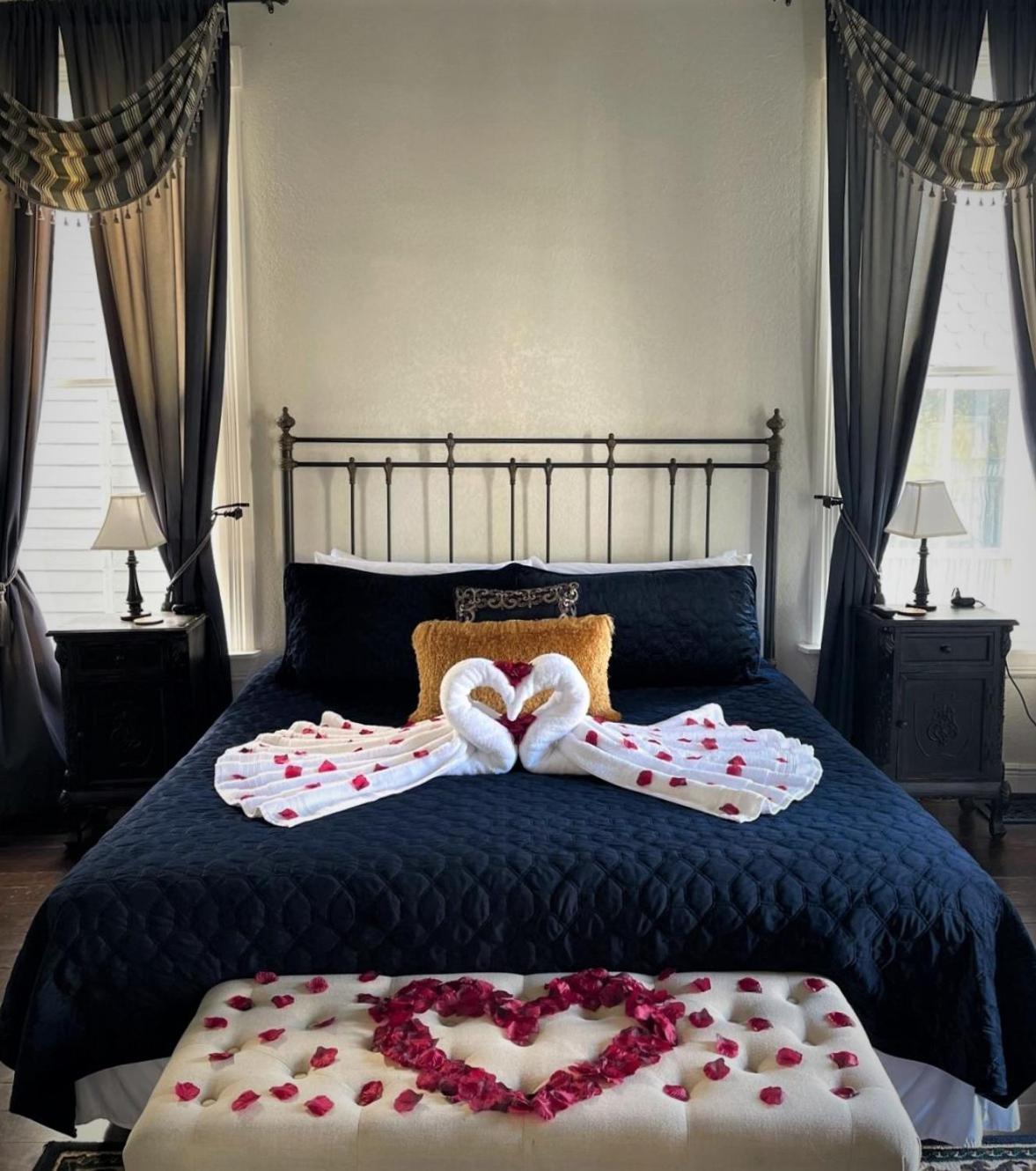Superior King Room - Photo 7