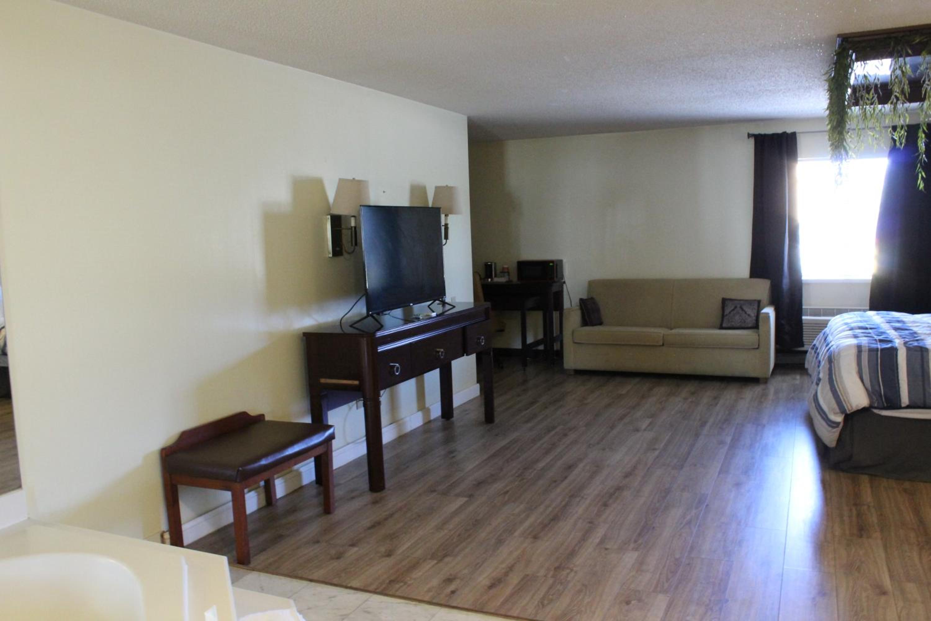 King Room - Non-Smoking - Photo 12