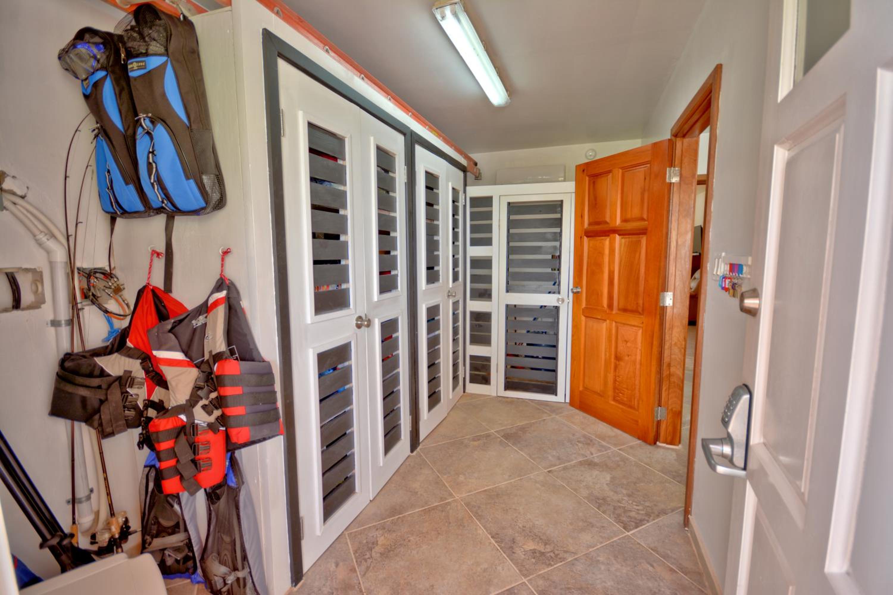 Three-Bedroom House photo 3