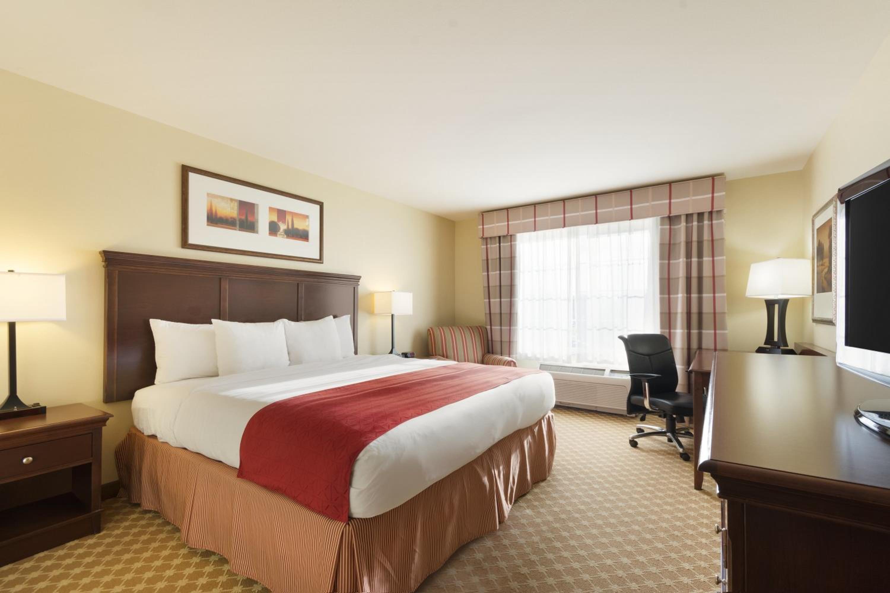 King Room - Non-Smoking - Photo 3