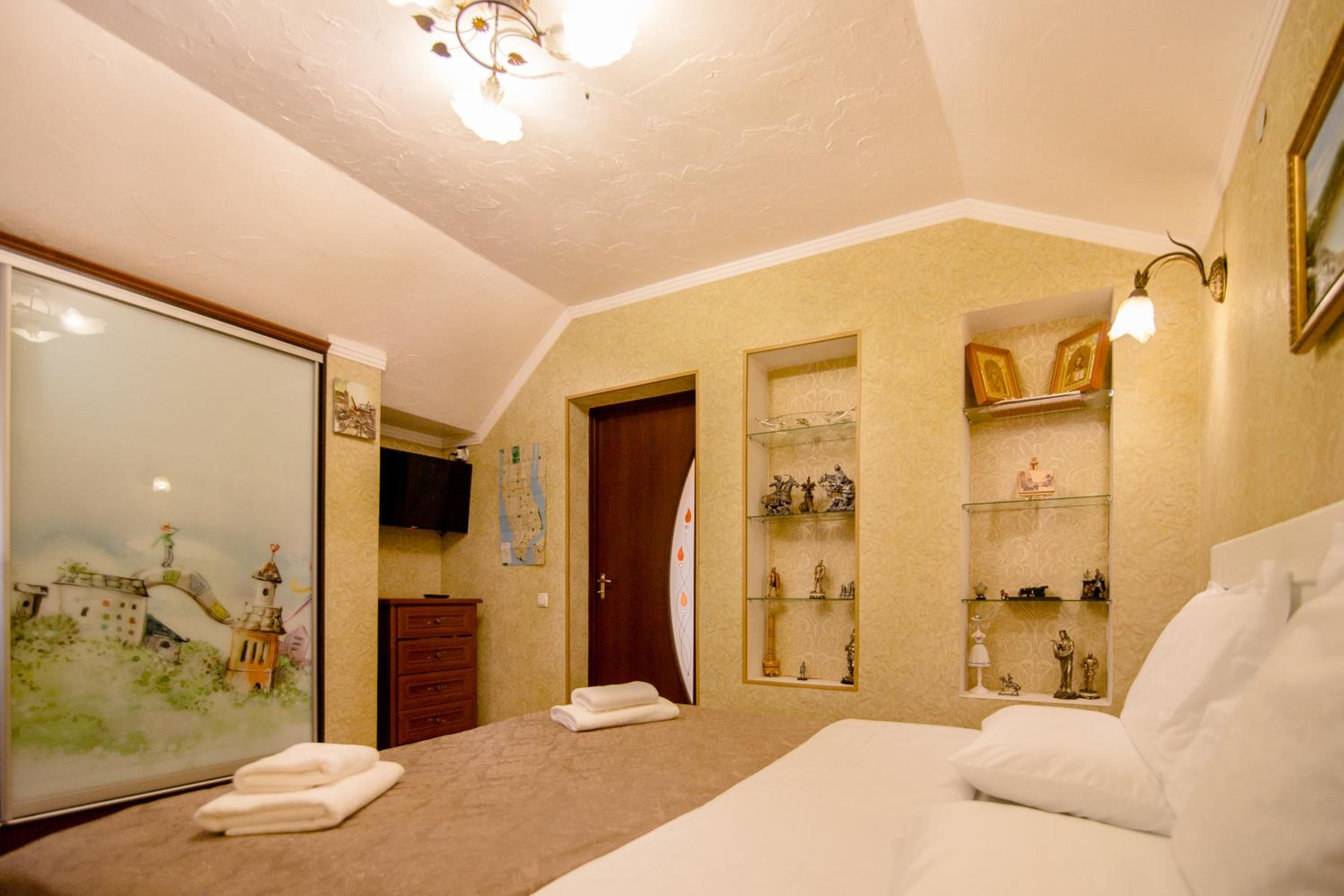 King Studio with Sofa Bed