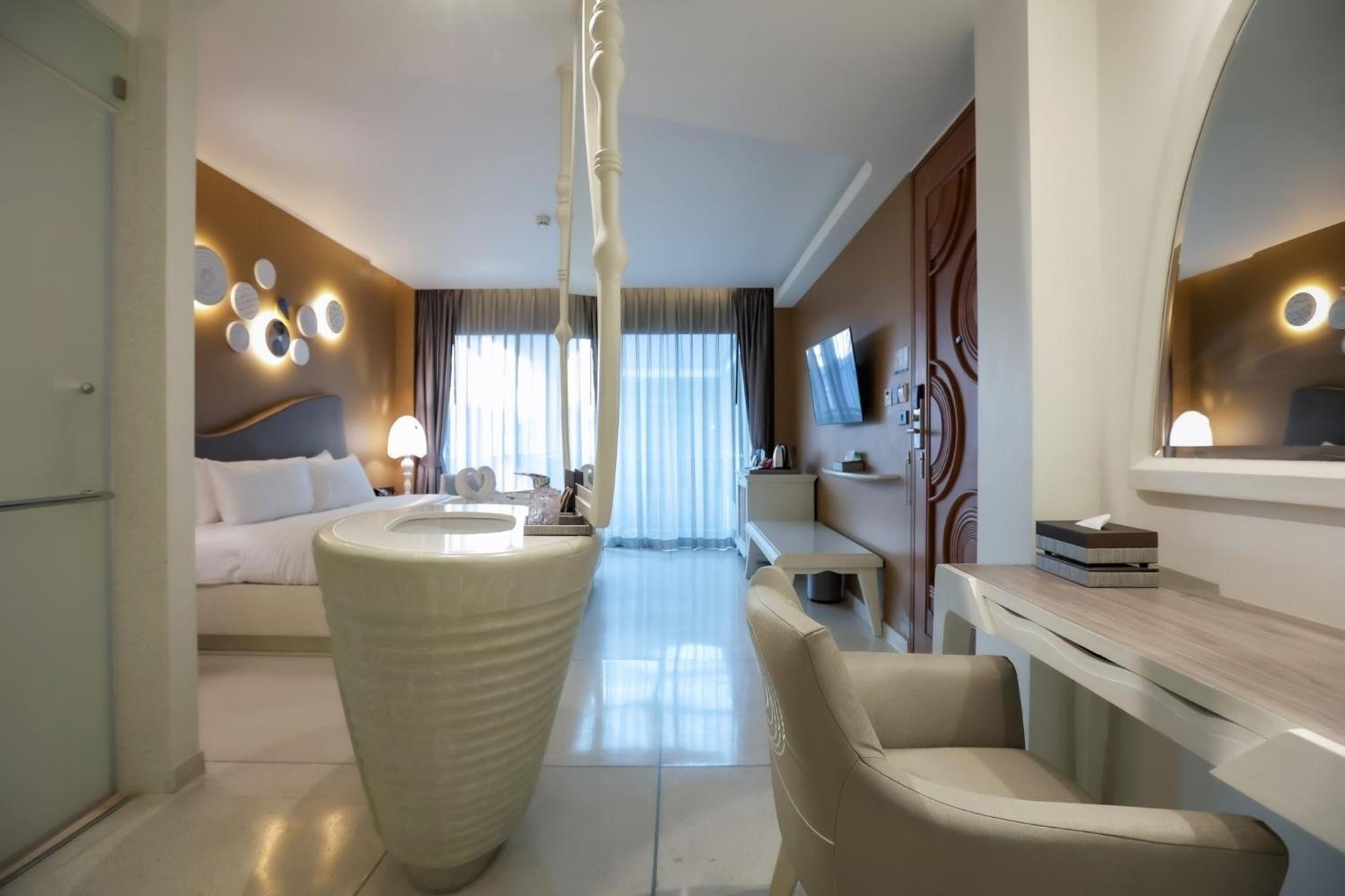 Superior Double Bed - Photo 10