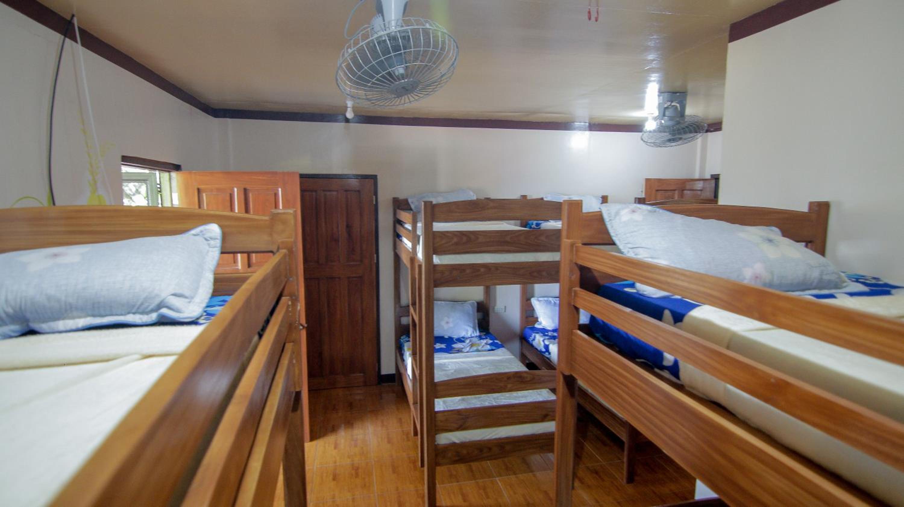 Quadruple Room with Shared Bathroom photo 2